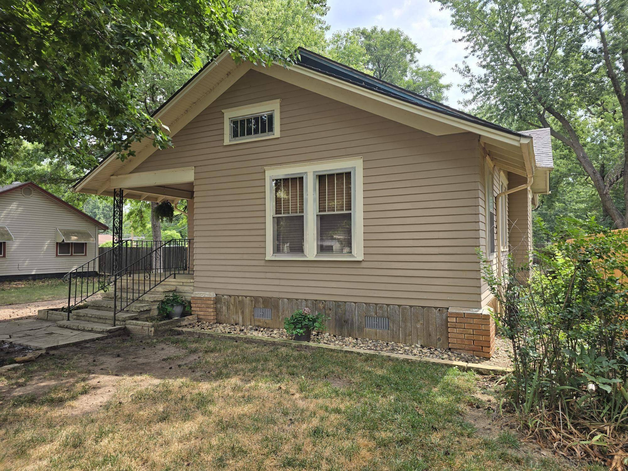1634 John St., Winfield, KS 67156
