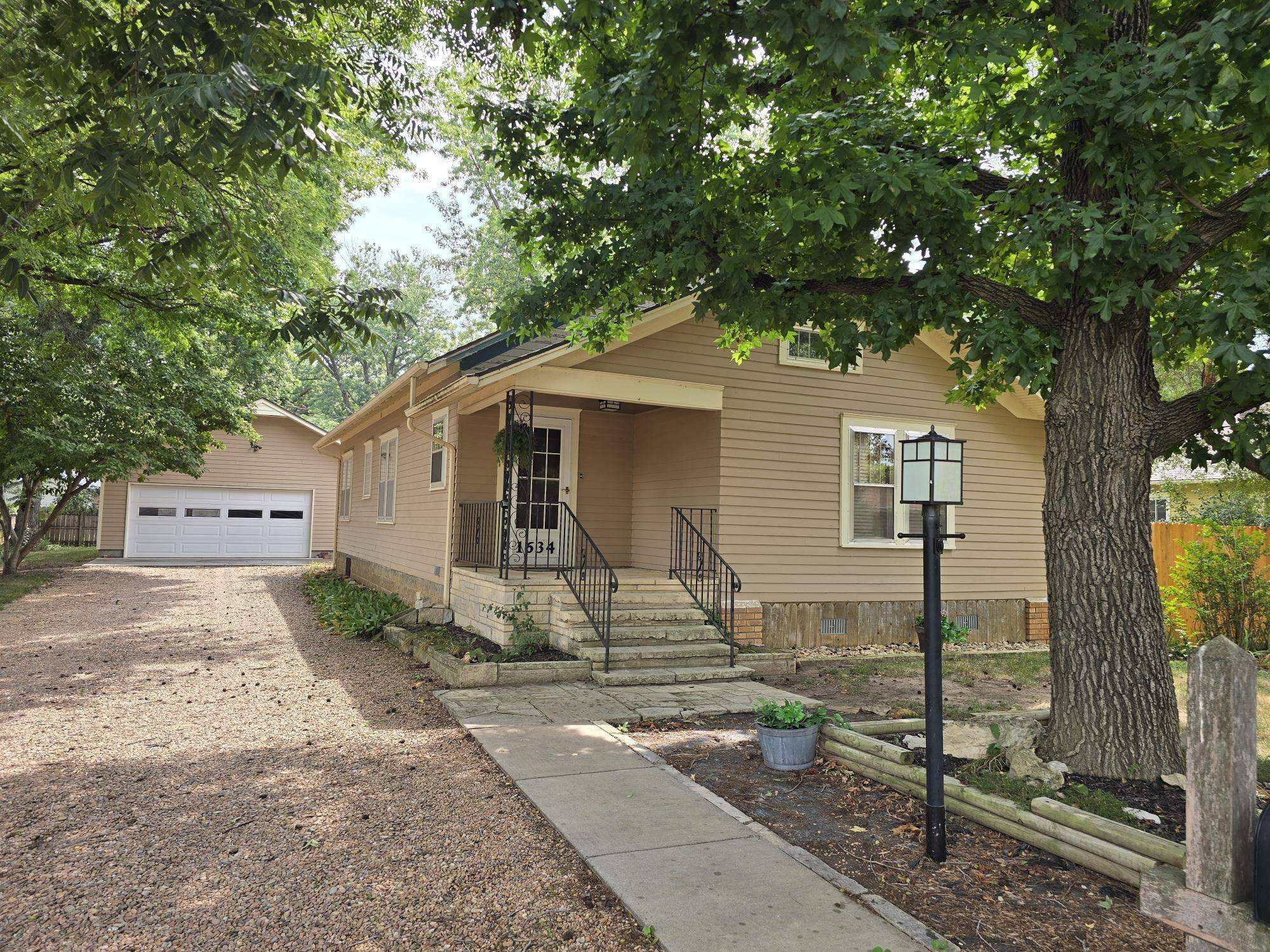 1634 John St., Winfield, KS 67156