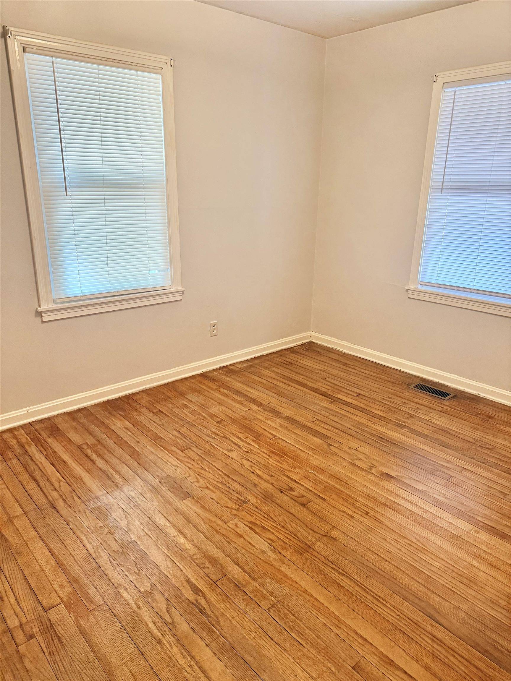 733 S Crestway Ave, Wichita, KS 67218