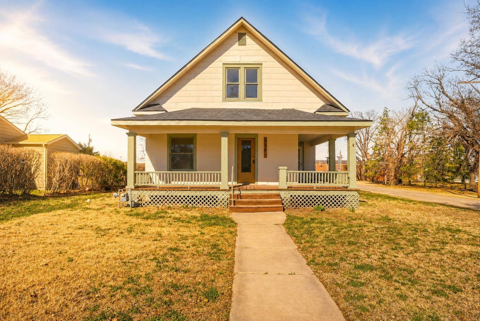 604 W Spring Ave, Conway Springs, KS 67031