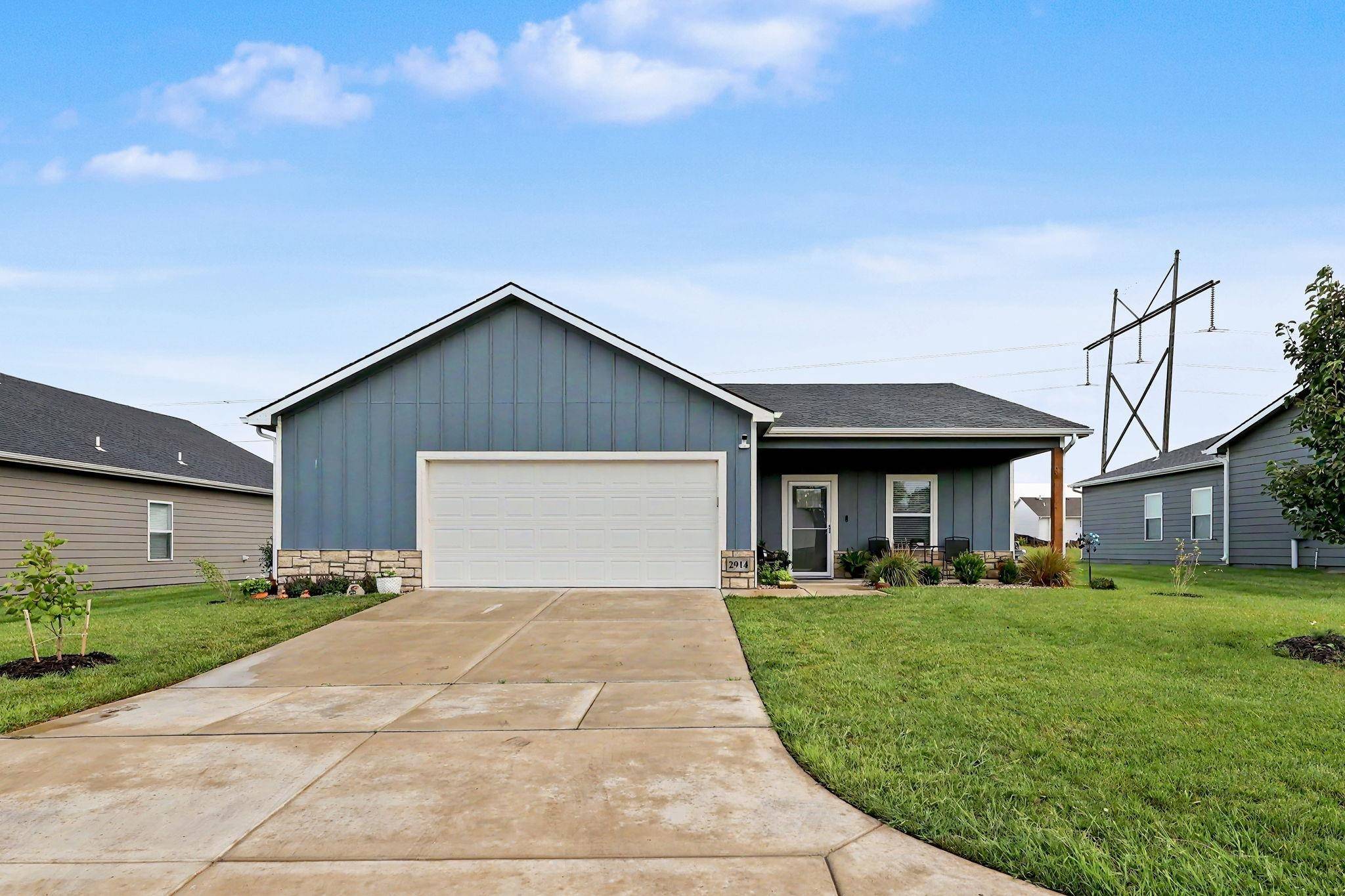 2914 E Highridge St, Park City, KS 67219