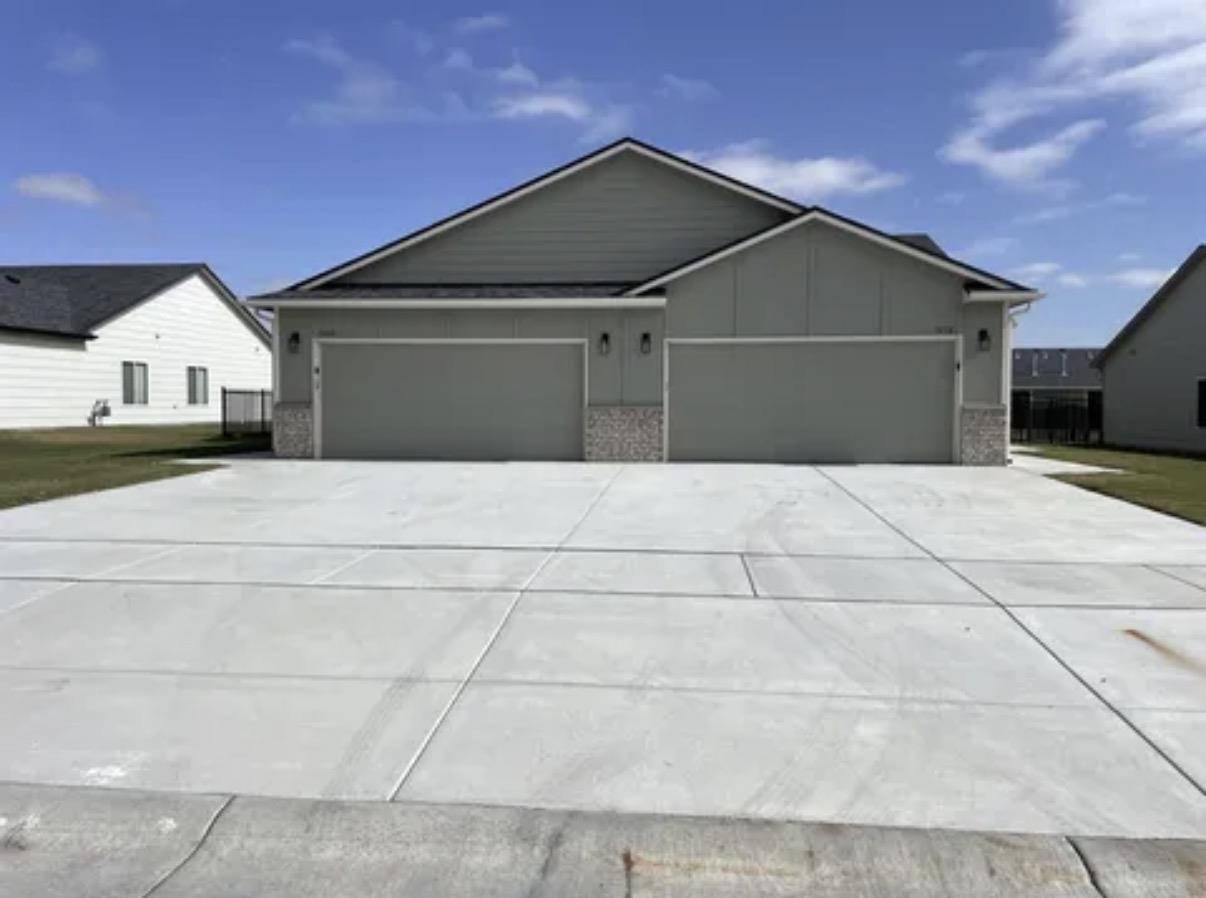 5220 N Honeylocust Circle, Bel Aire, KS 67226
