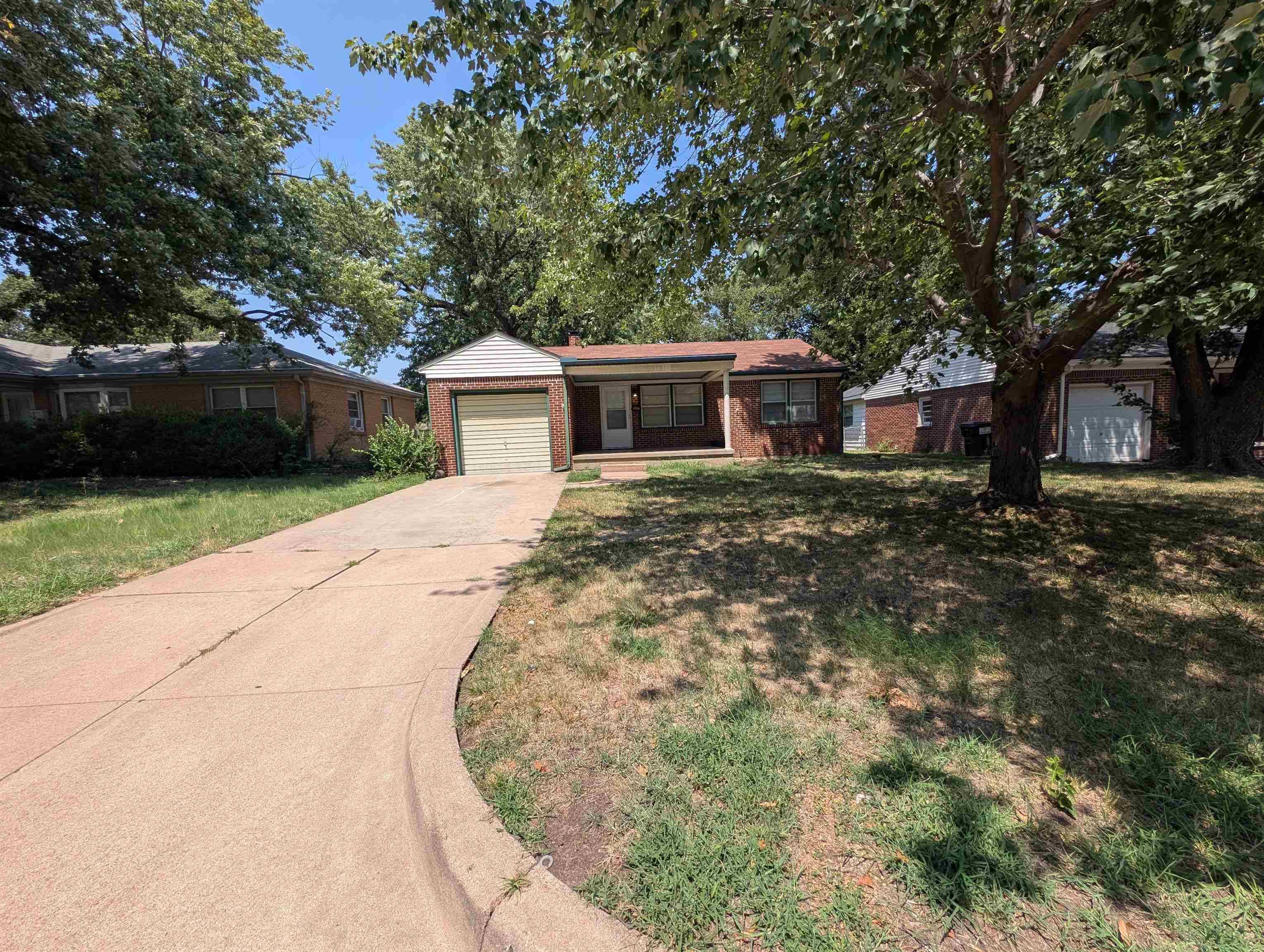 6008 E Castle Dr, Wichita, KS 67218