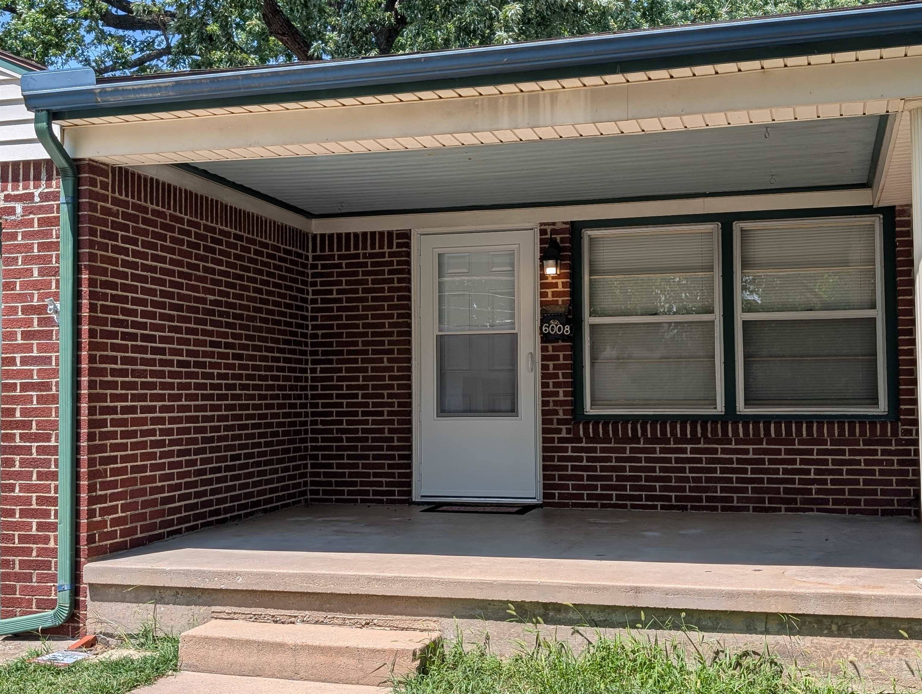 6008 E Castle Dr, Wichita, KS 67218
