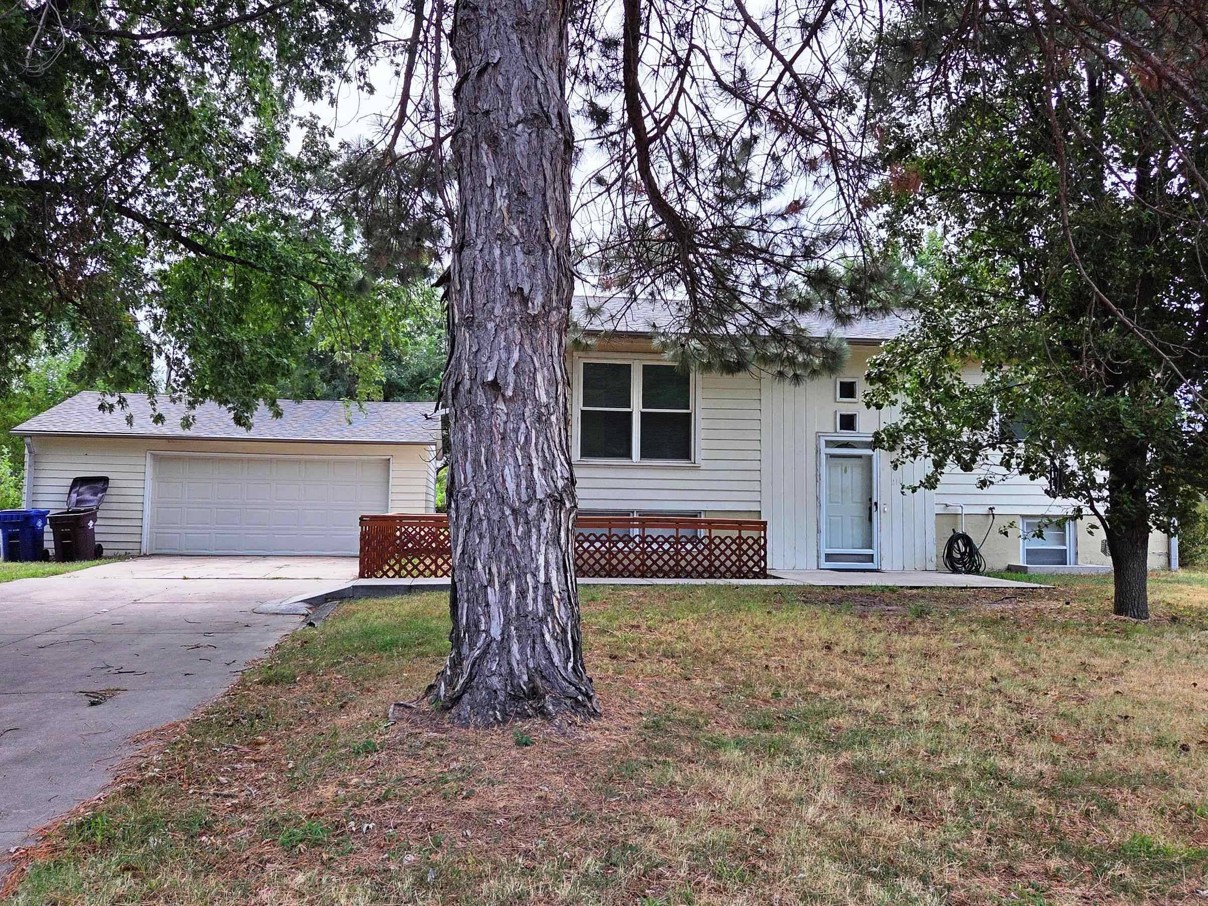 214 S Goering, Moundridge, KS 67107