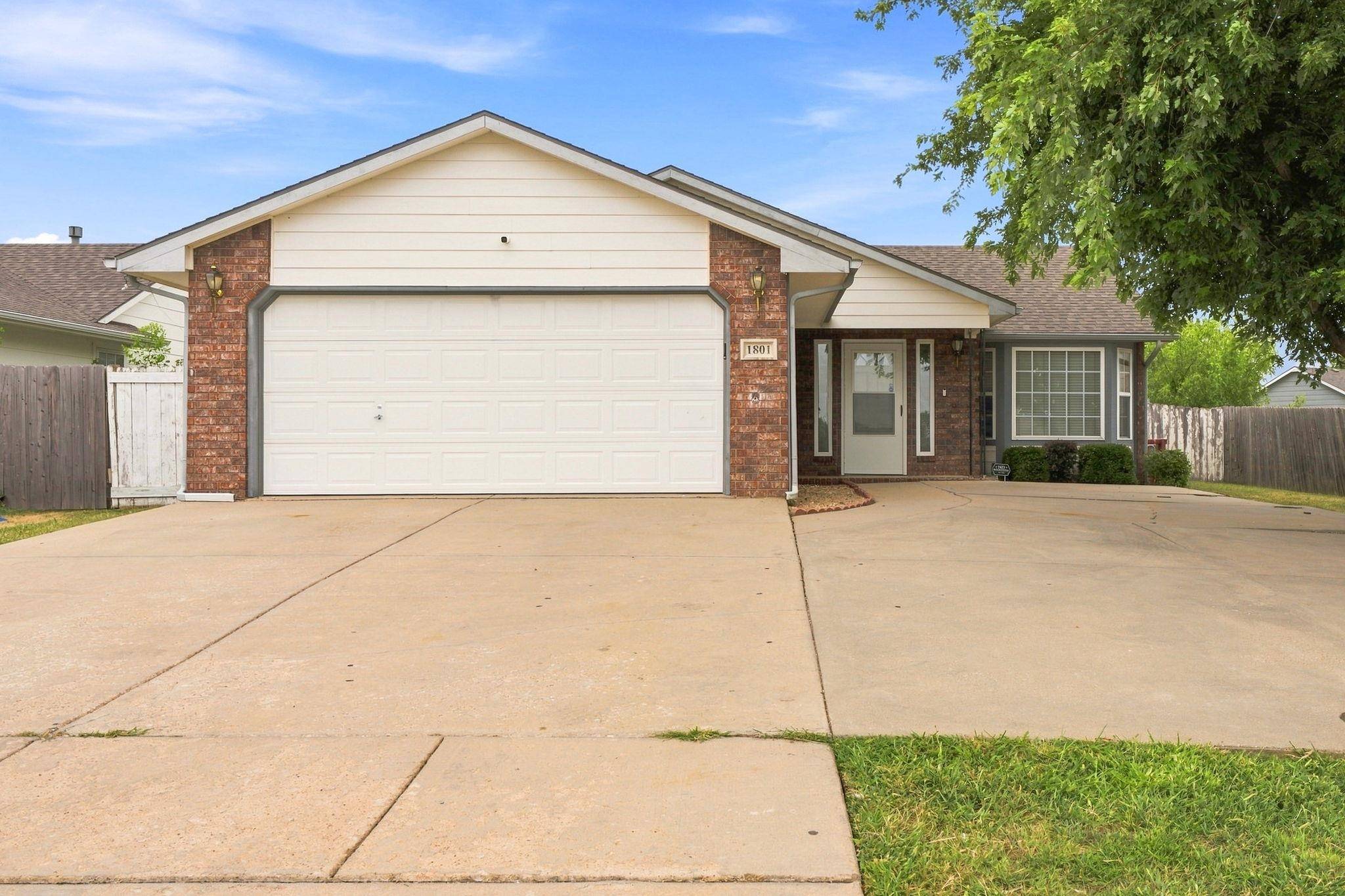 1801 S Smithmoor St, Wichita, KS 67207