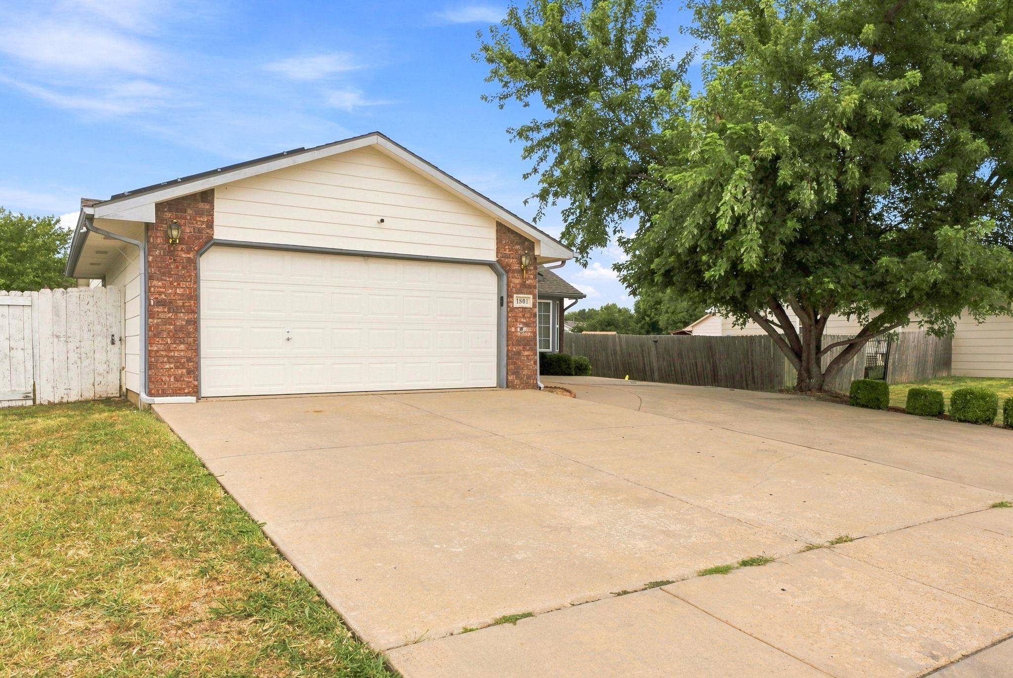1801 S Smithmoor St, Wichita, KS 67207