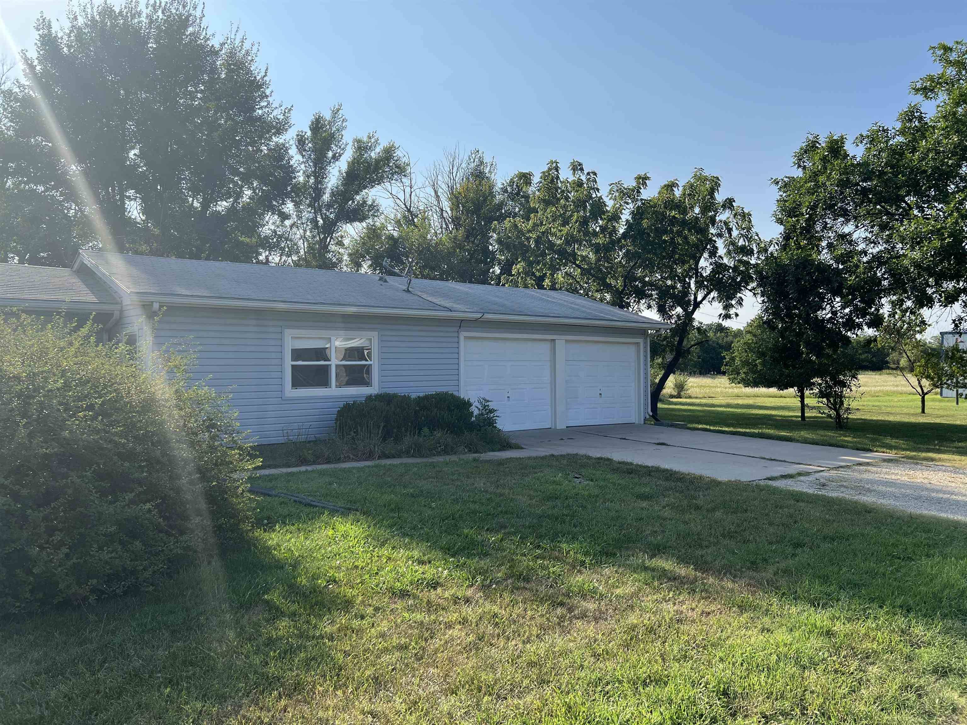 200 Garfield St, Walton, KS 67151
