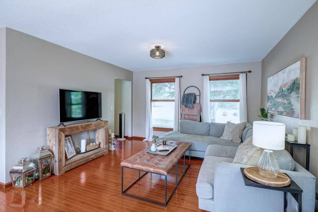 609 E 33rd, Winfield, KS 67156