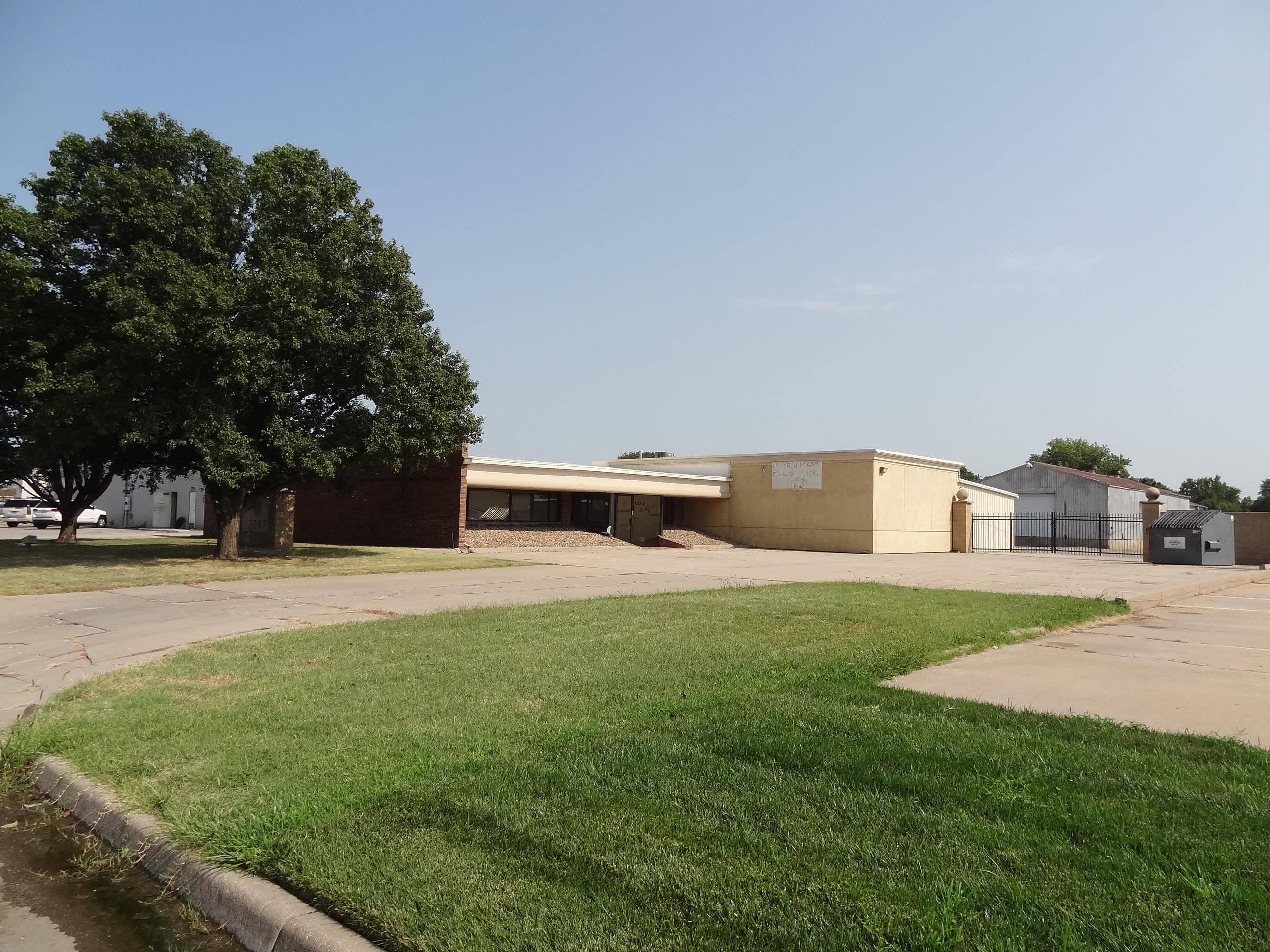 3707 W 30th St S, Wichita, KS 67217