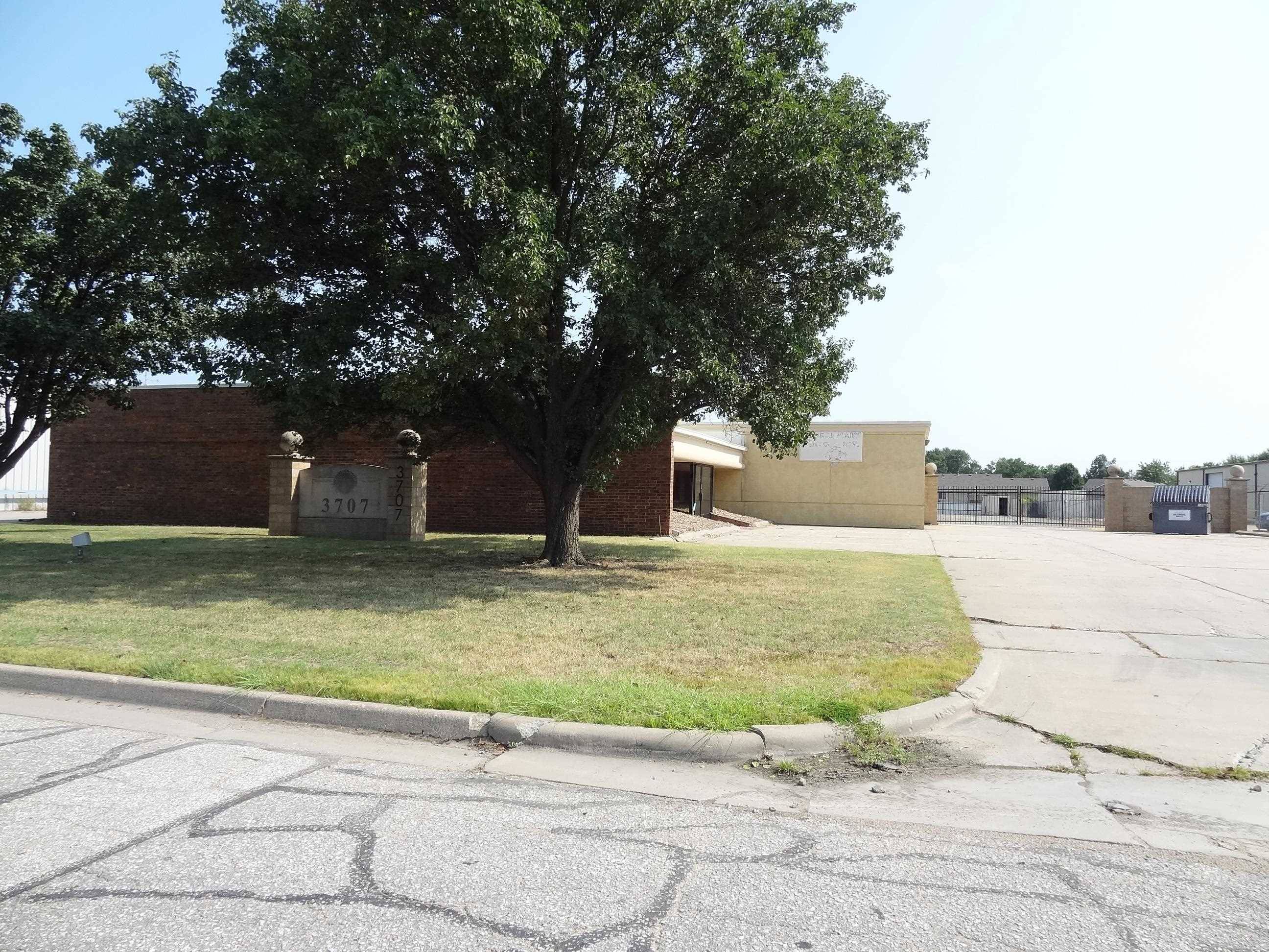 3707 W 30th St S, Wichita, KS 67217