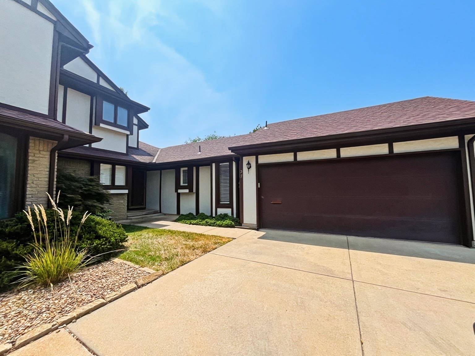 641 N Woodlawn St #27, Wichita, KS 67208