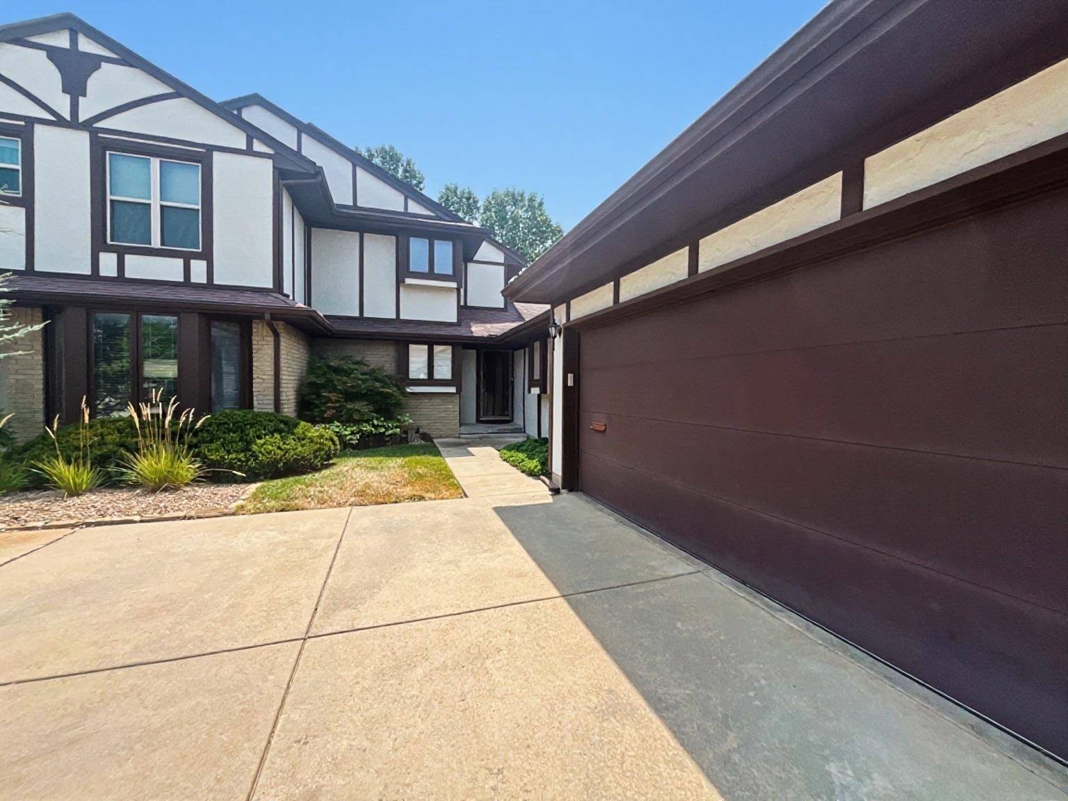 641 N Woodlawn St #27, Wichita, KS 67208