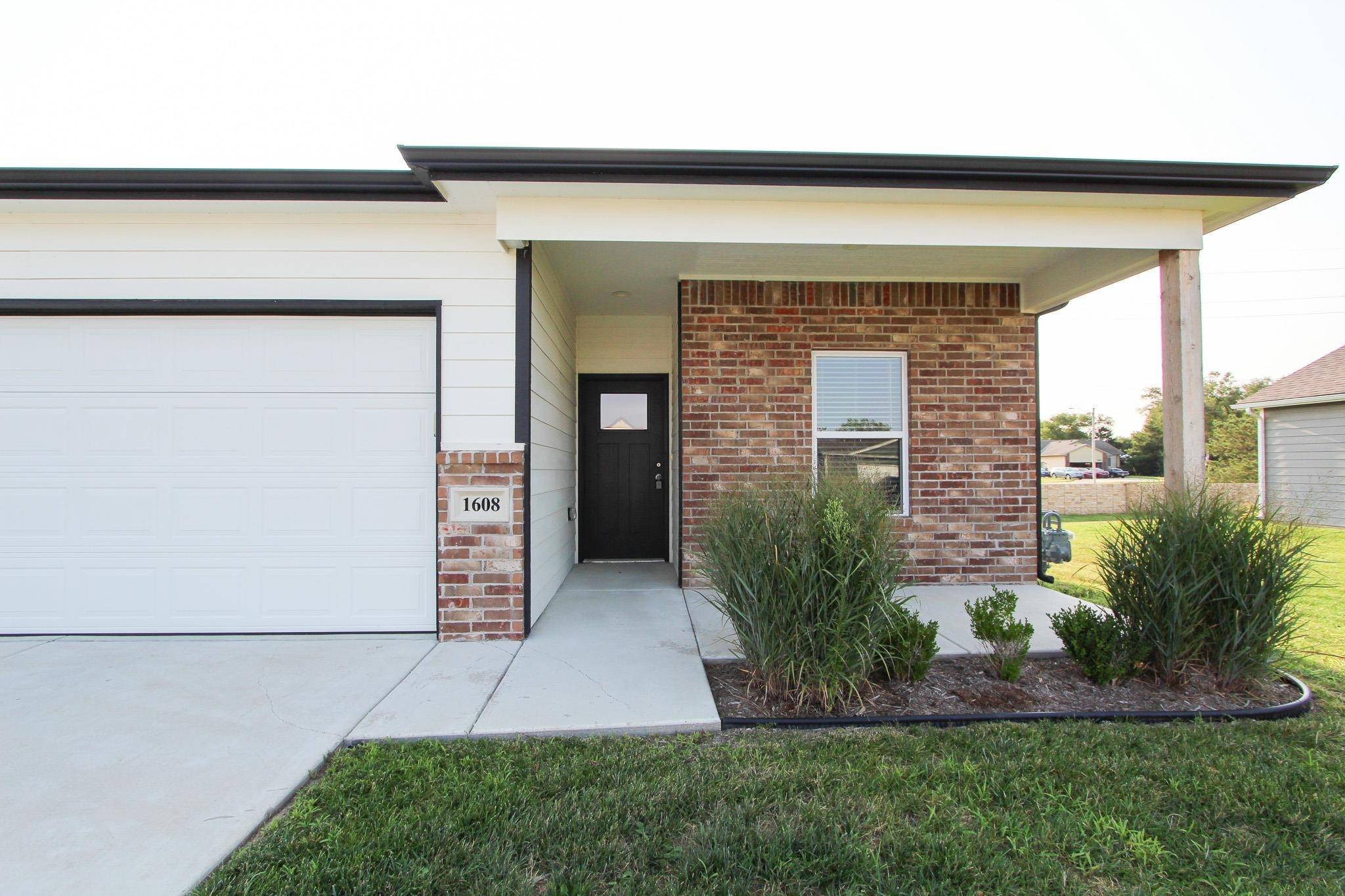 1608 Casey, Newton, KS 67114