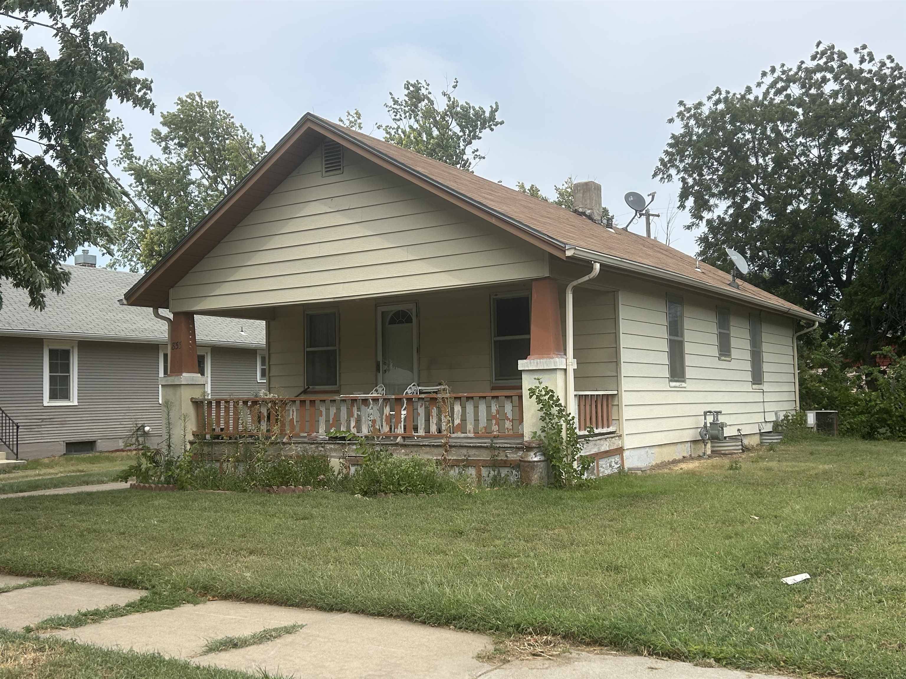 853 Sheridan, Salina, KS 67401