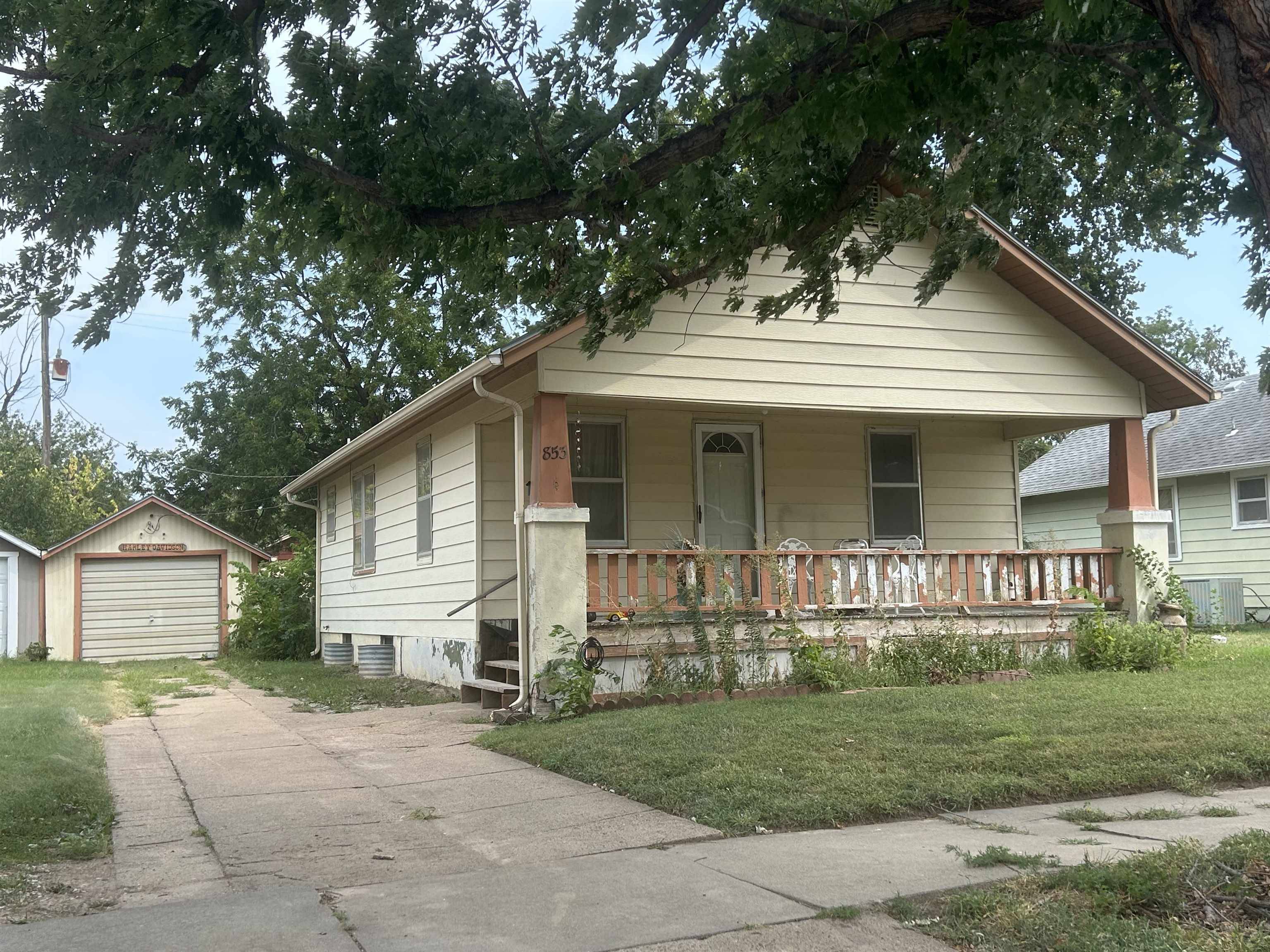 853 Sheridan, Salina, KS 67401