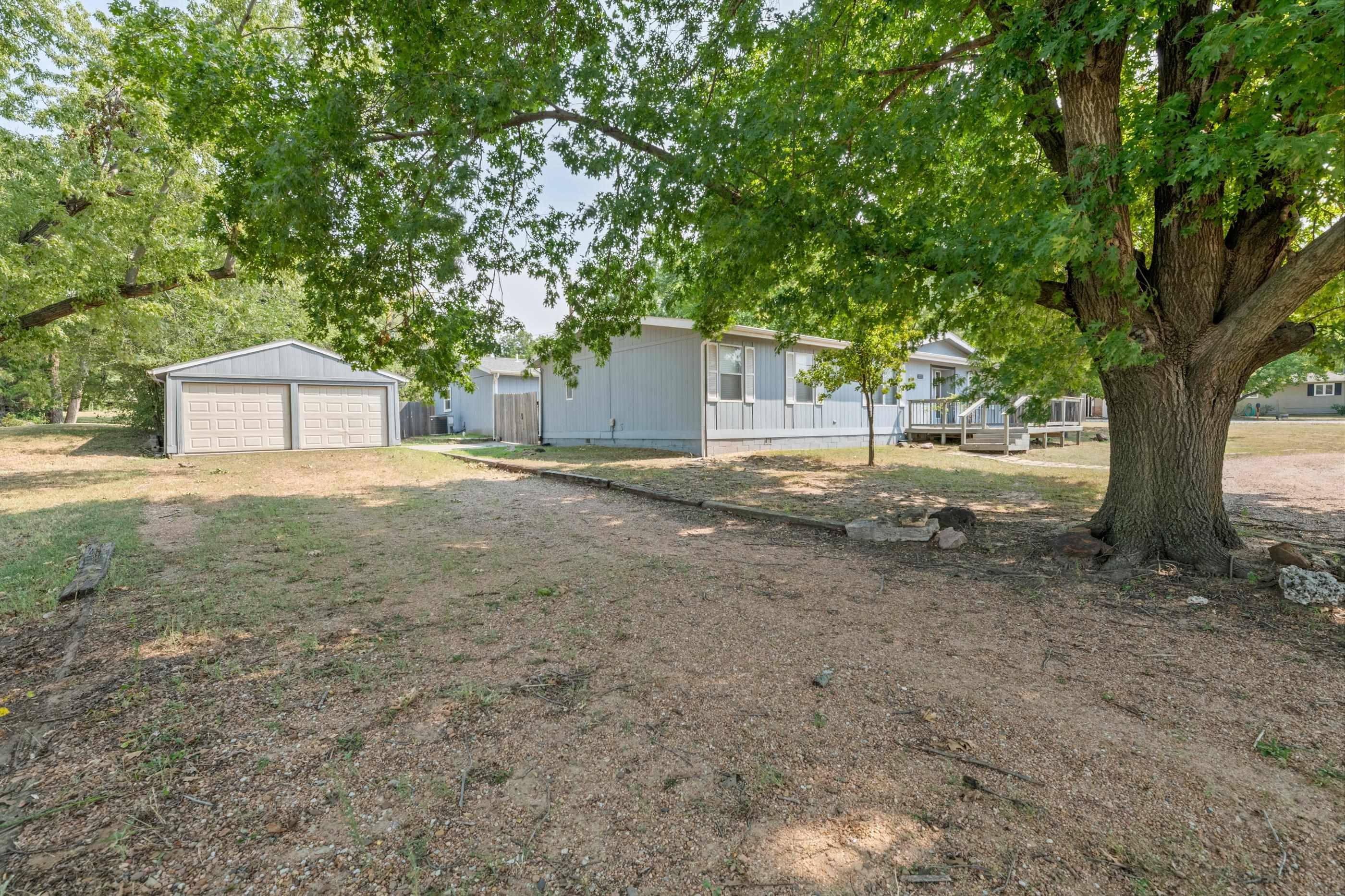 300 Williamson Dr, Hutchinson, KS 67502