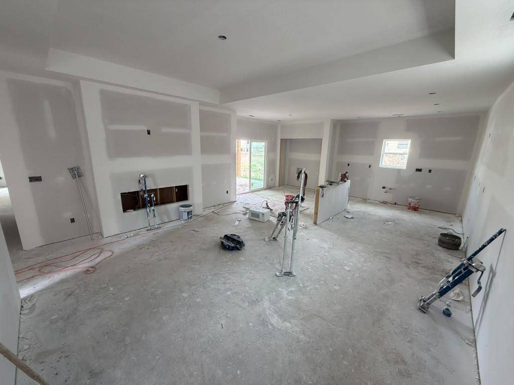 8992 E Joshua St, Bel Aire, KS 67226