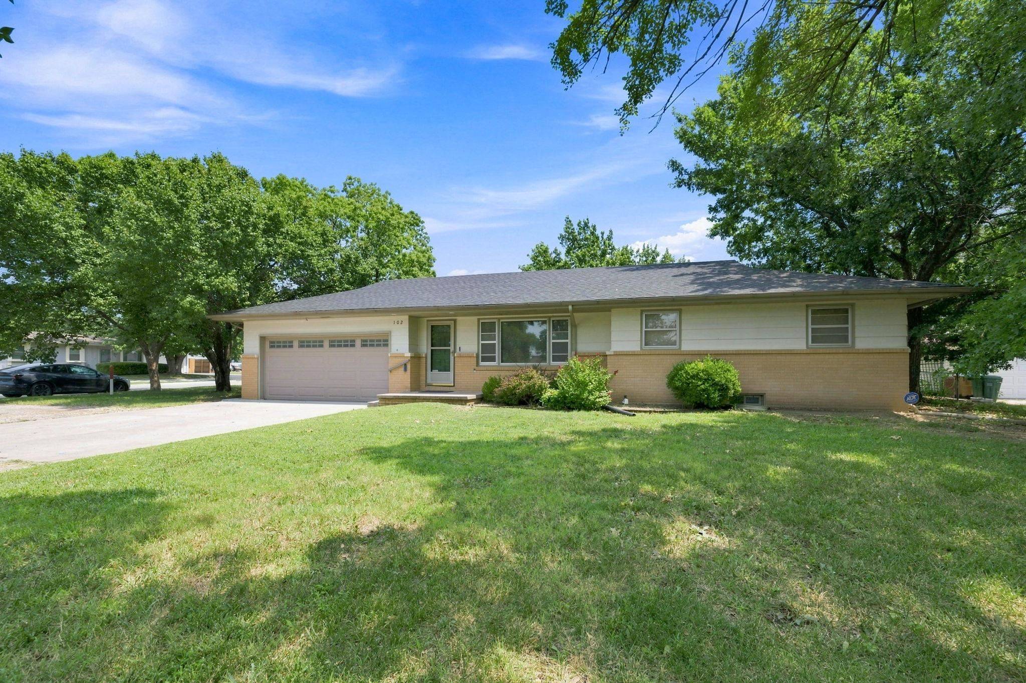 102 S Westview Rd, Andover, KS 67002
