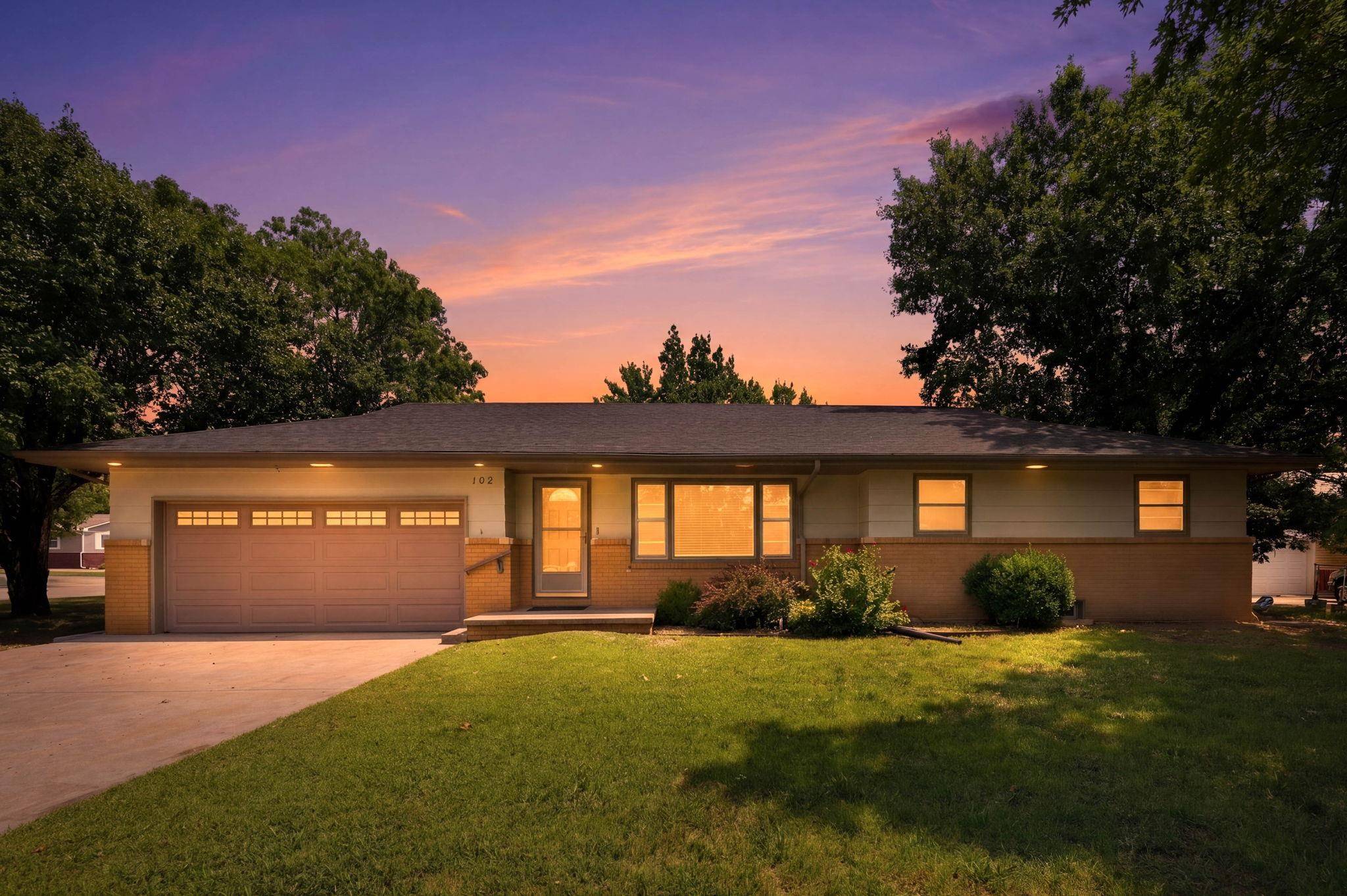 102 S Westview Rd, Andover, KS 67002