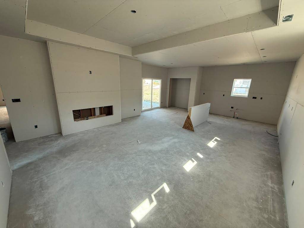 8968 E Joshua St, Bel Aire, KS 67226