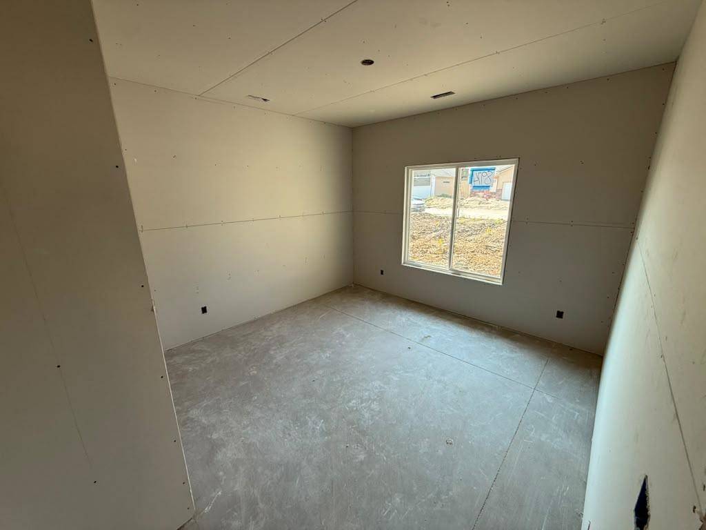 8968 E Joshua St, Bel Aire, KS 67226