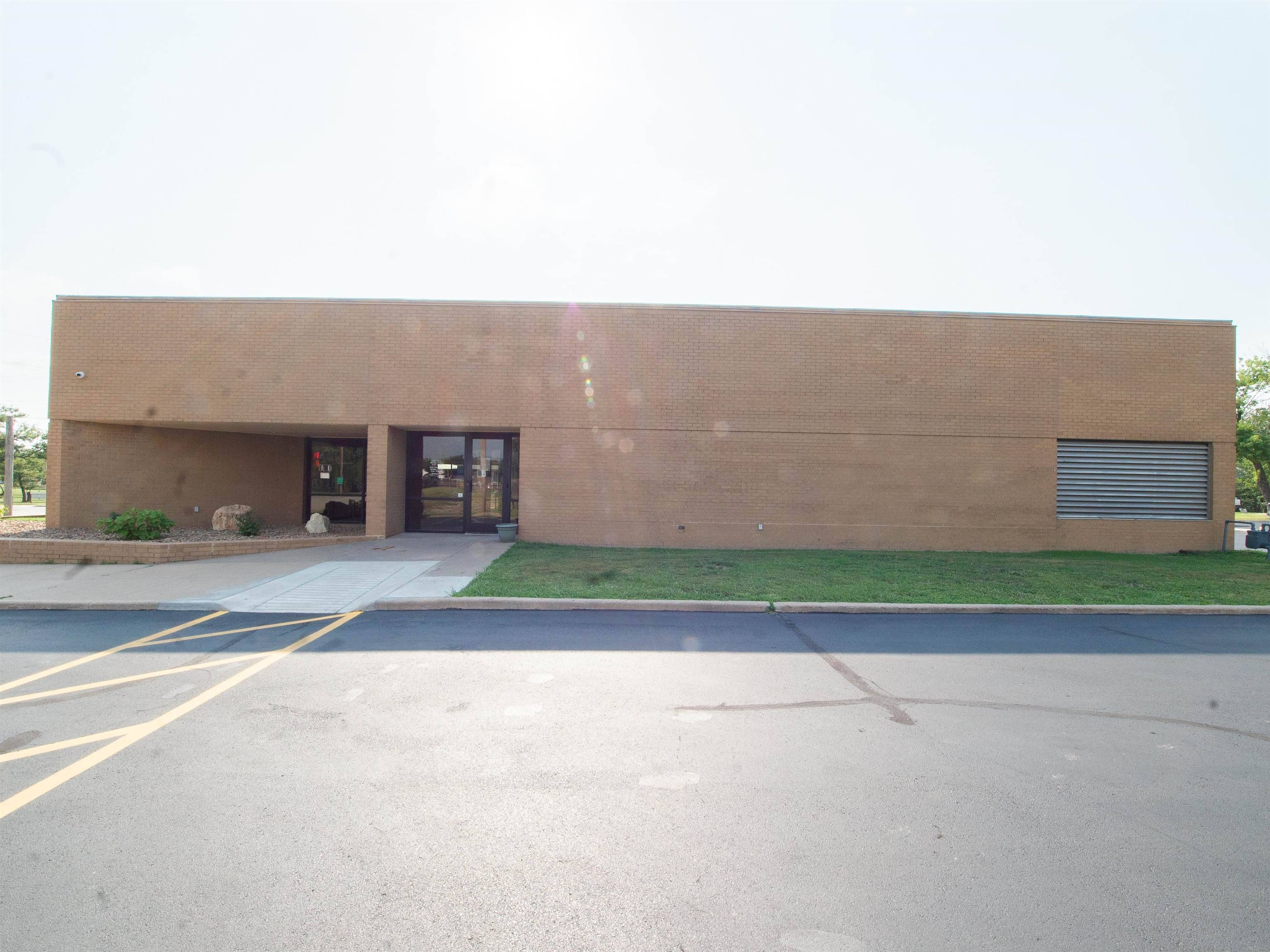 110 W D, Hillsboro, KS 67063