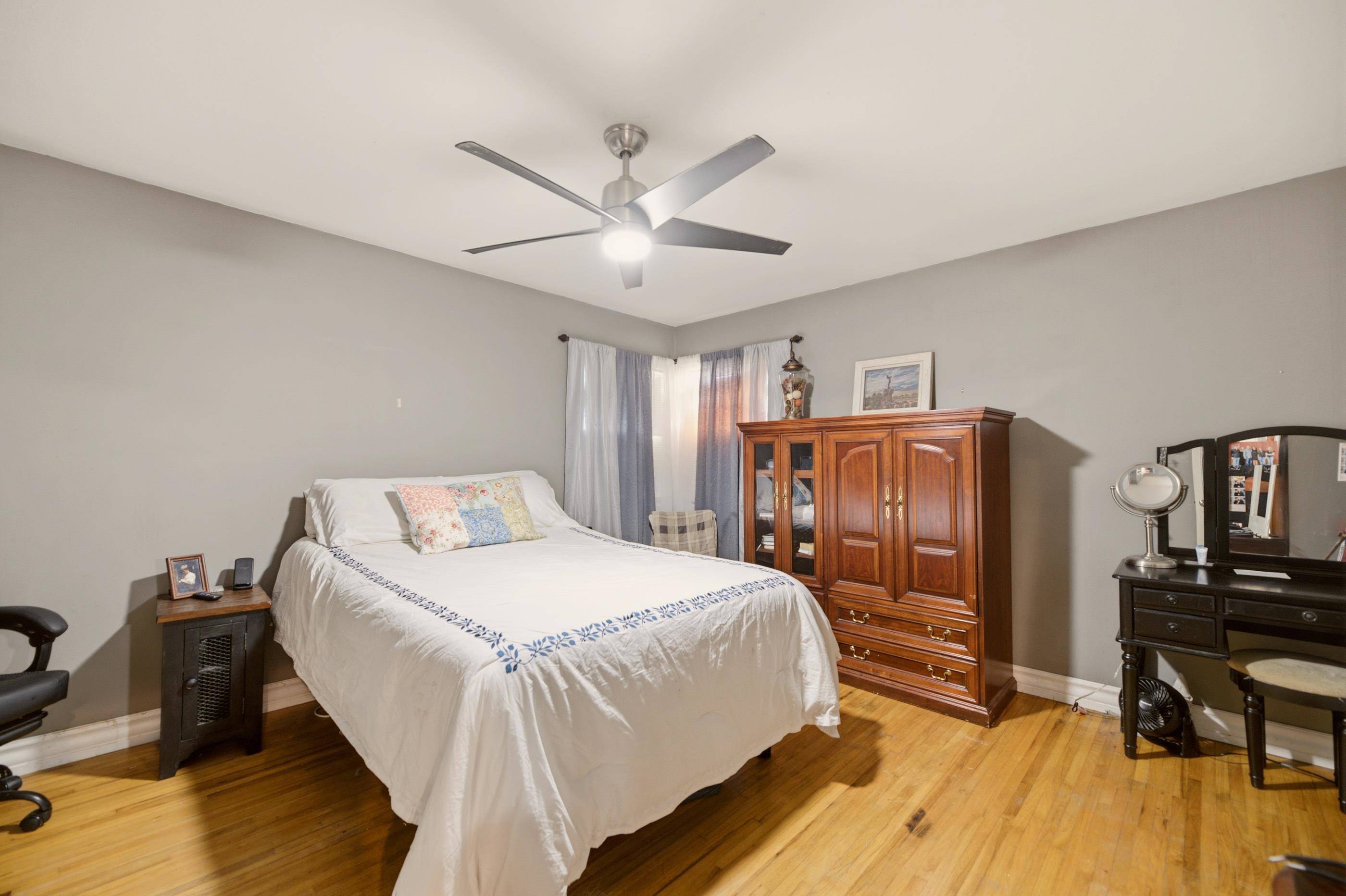 1055 N Oliver St, Belle Plaine, KS 67013
