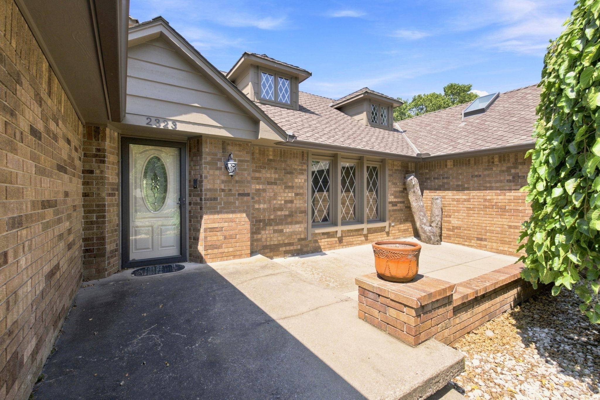 2323 N Greenleaf, Wichita, KS 67226