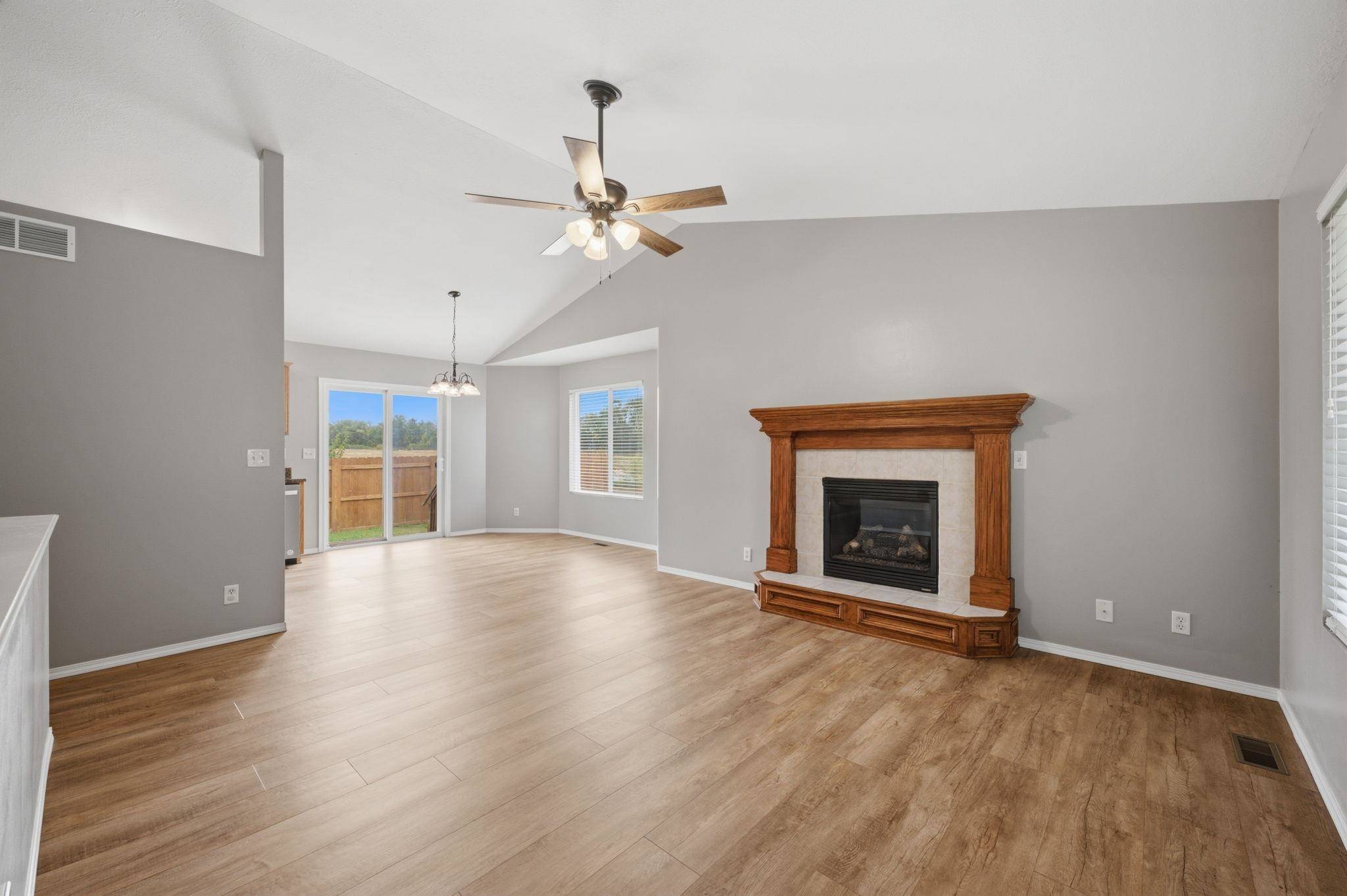 2230 E Glen Hills Dr, Derby, KS 67037