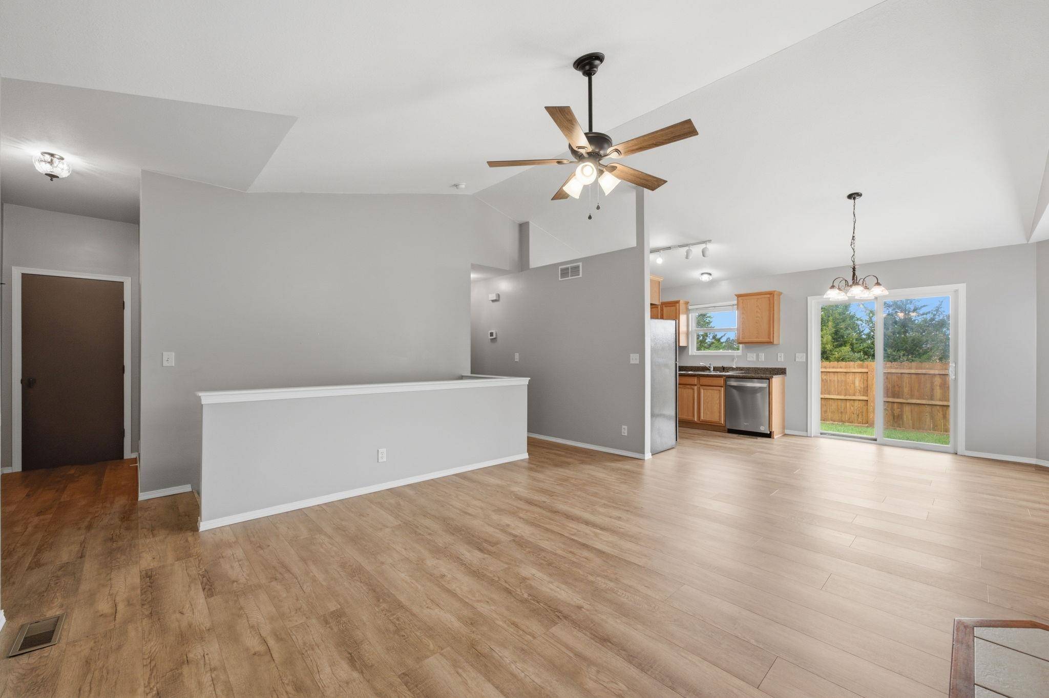 2230 E Glen Hills Dr, Derby, KS 67037