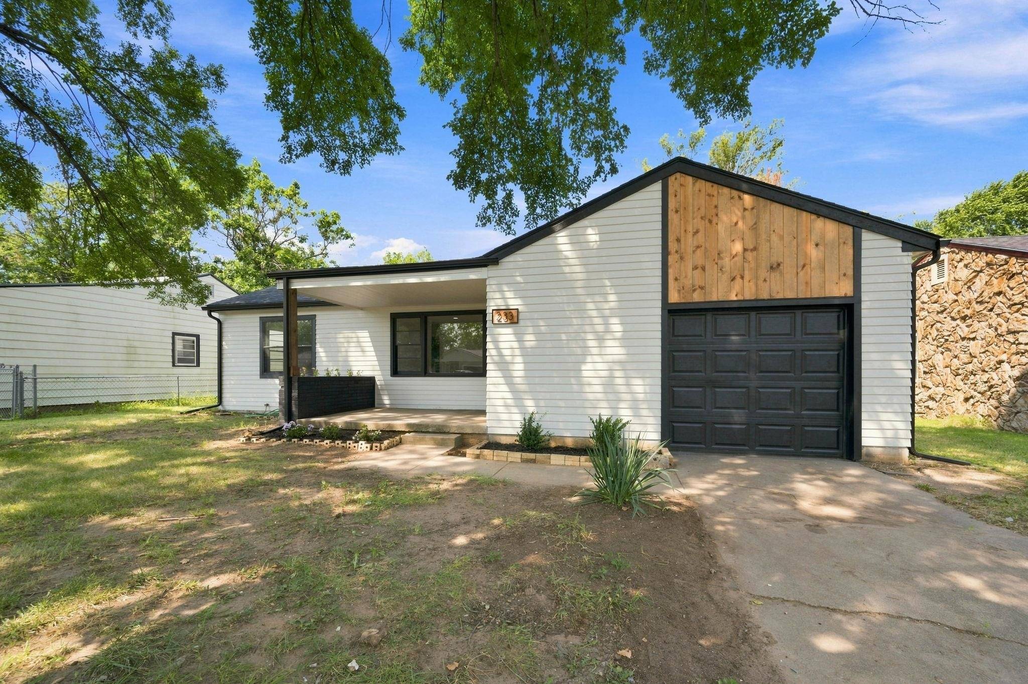 233 S Stearns, Haysville, KS 67060
