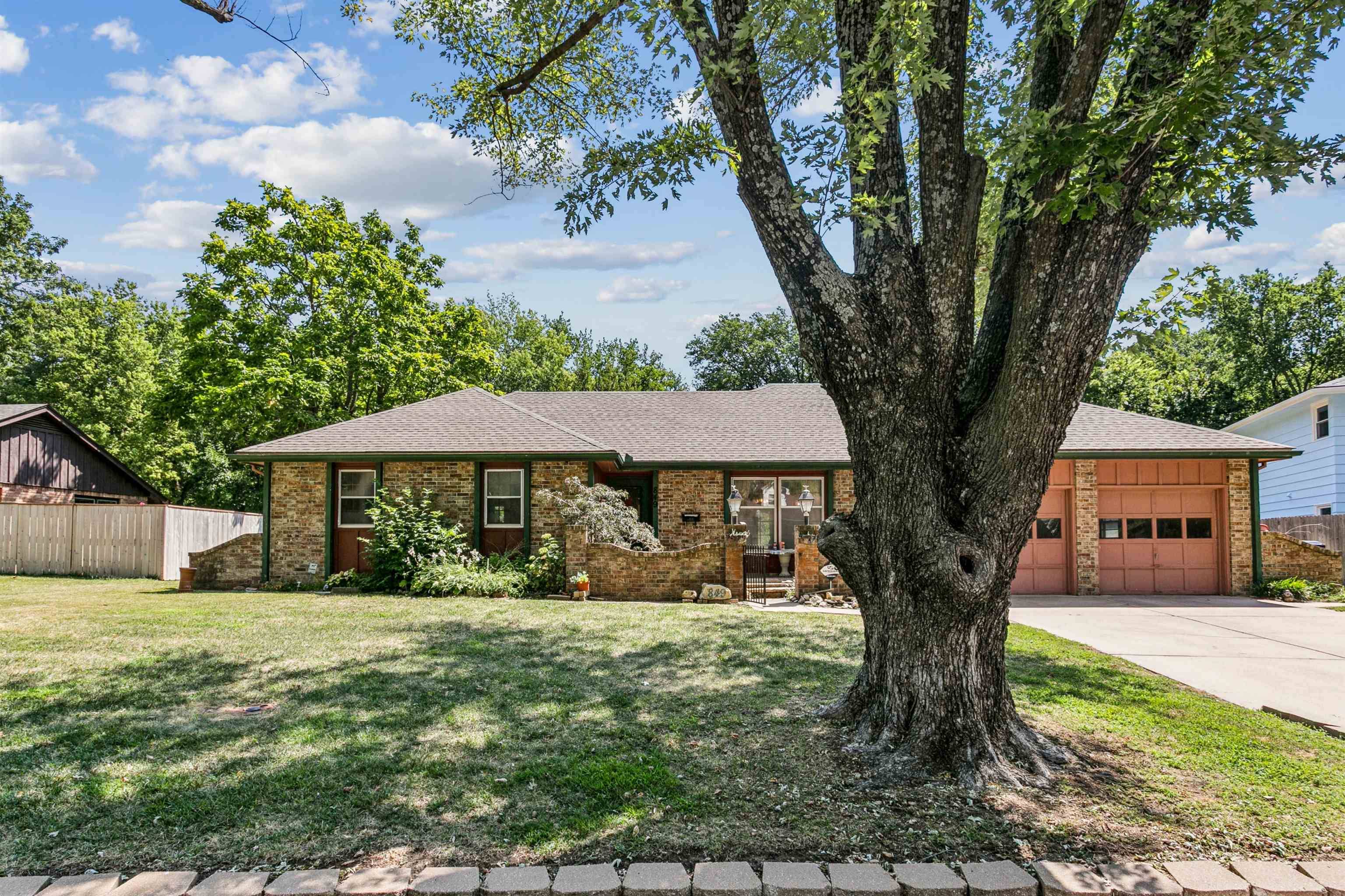 849 E Sunrise St, Derby, KS 67037