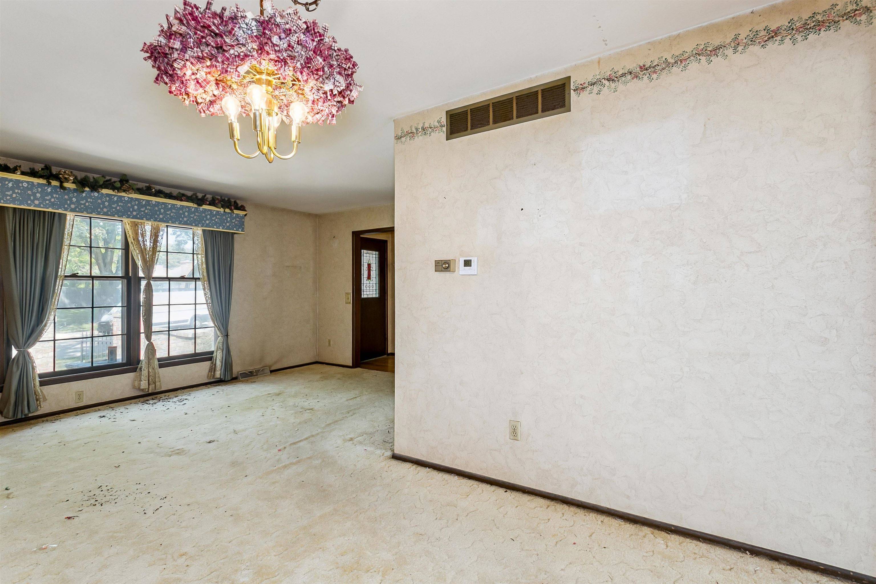 849 E Sunrise St, Derby, KS 67037