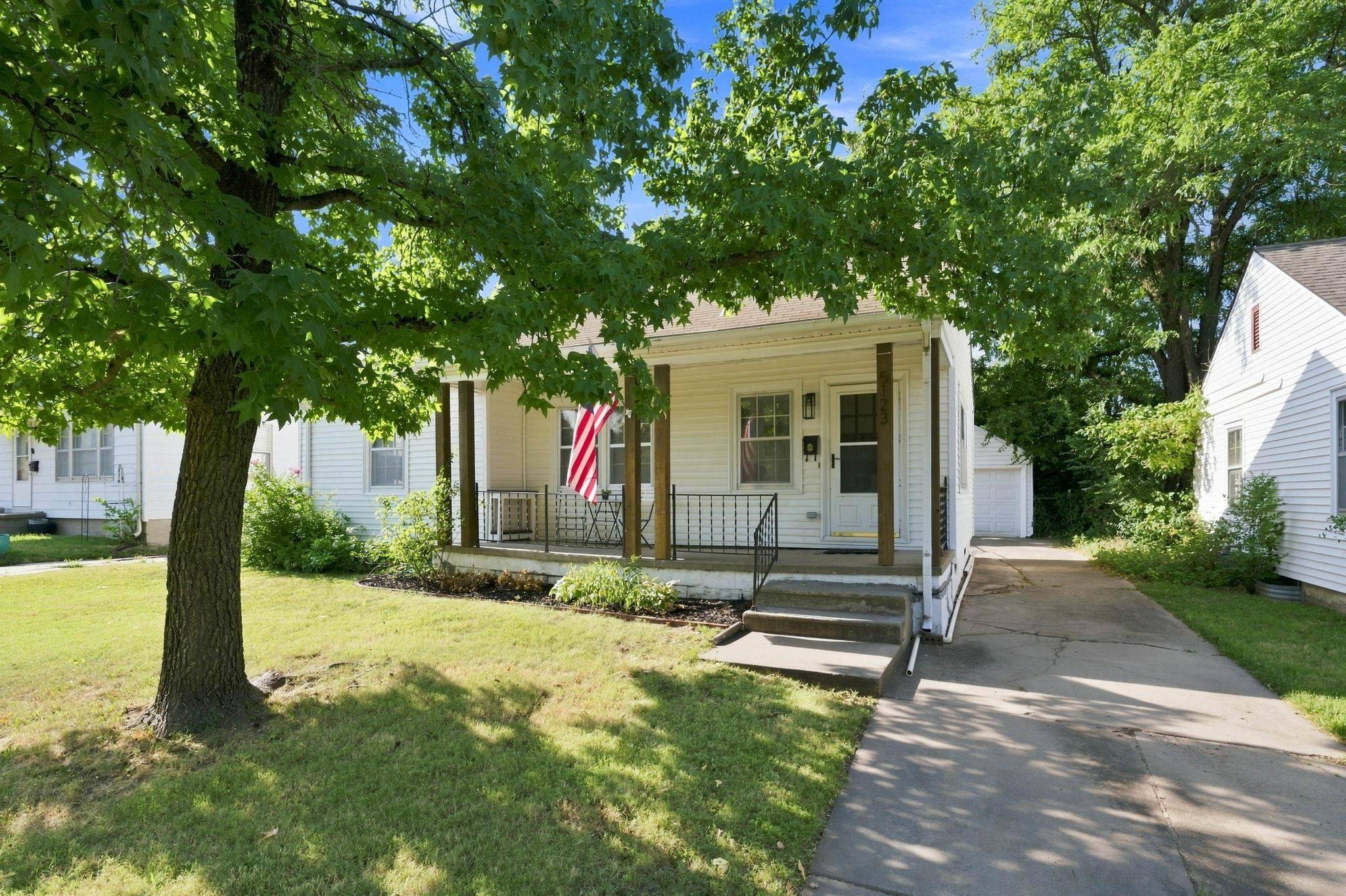 5123 E Murdock Ave, Wichita, KS 67208