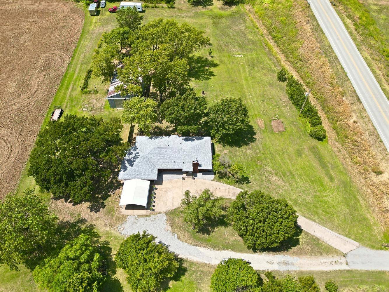 861 E 40th St S, Wellington, KS 67152-8383