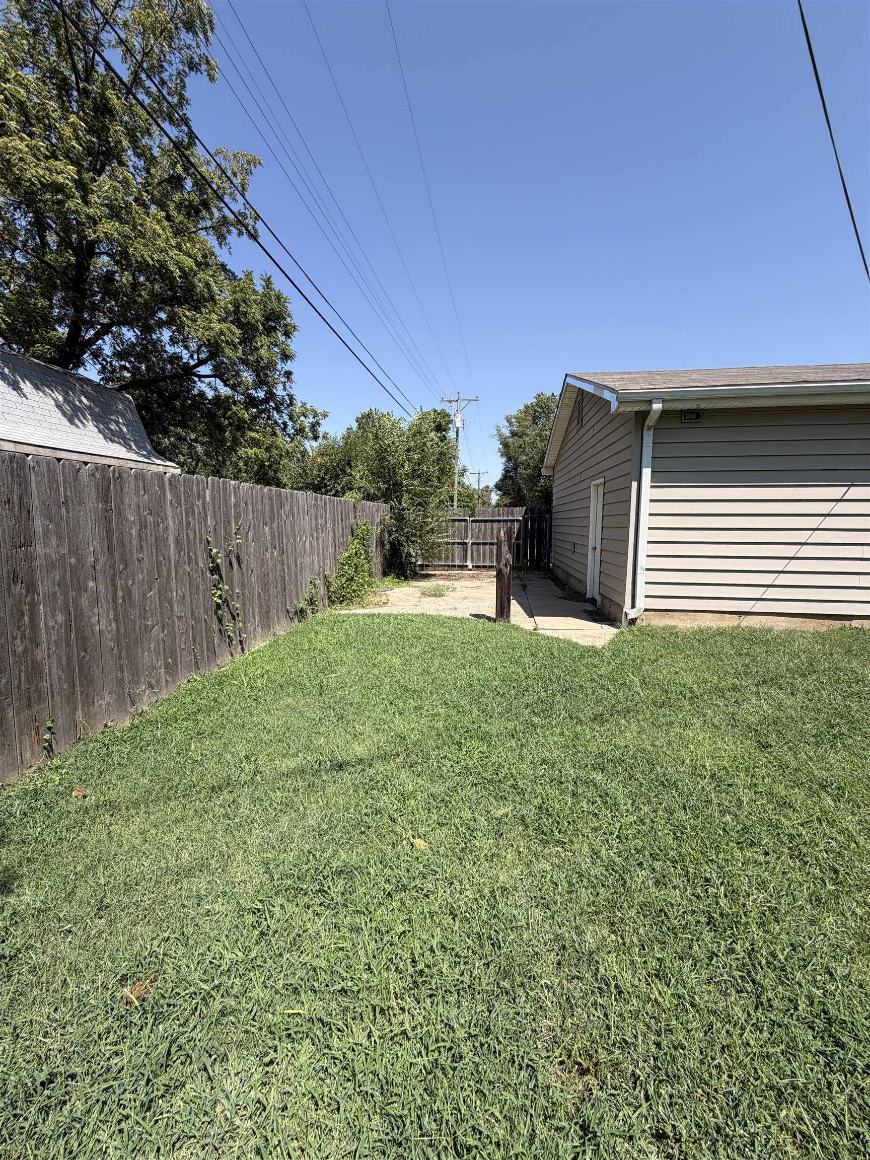 301 Van Arsdale Ave, Haysville, KS 67060