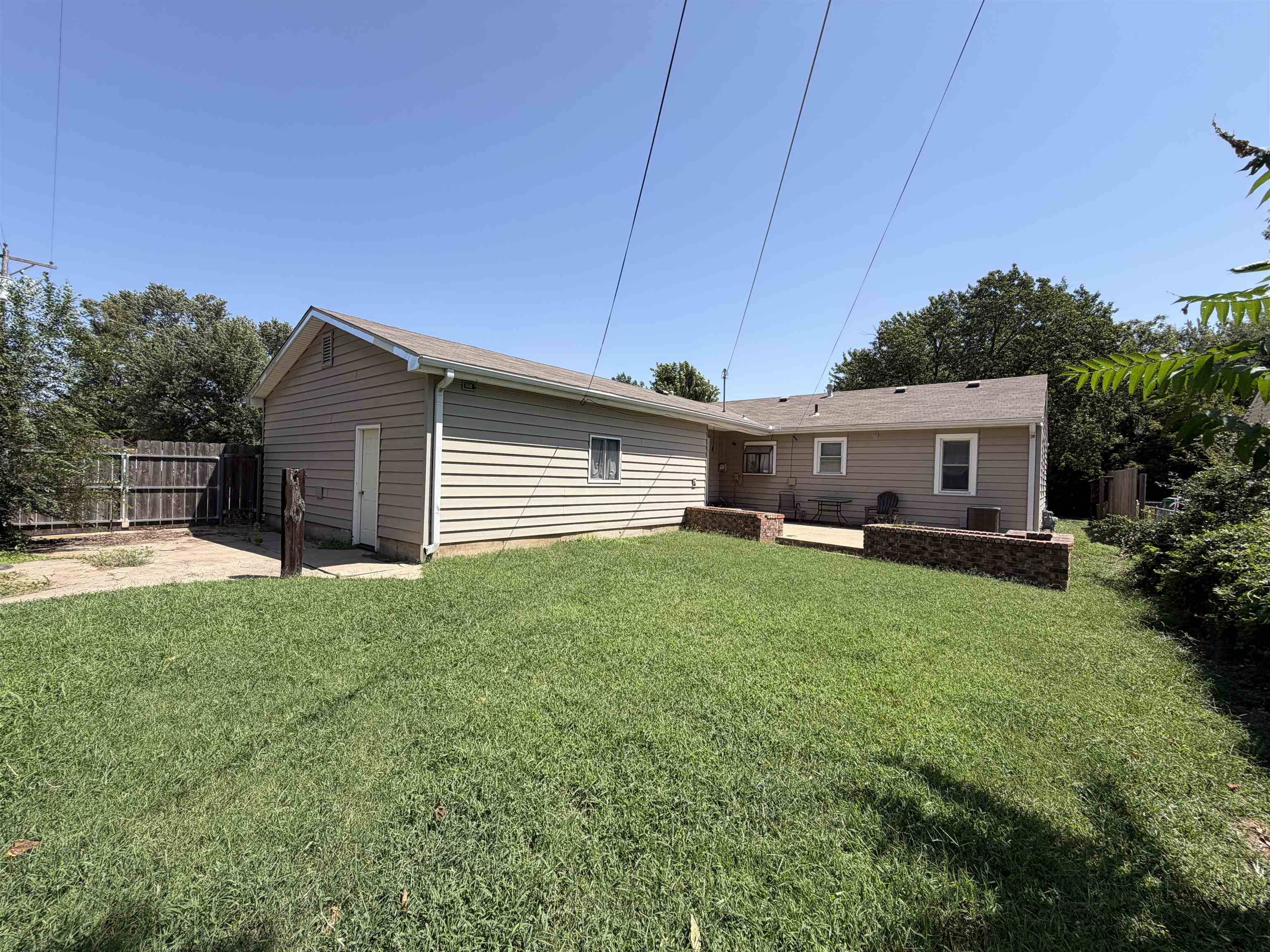 301 Van Arsdale Ave, Haysville, KS 67060