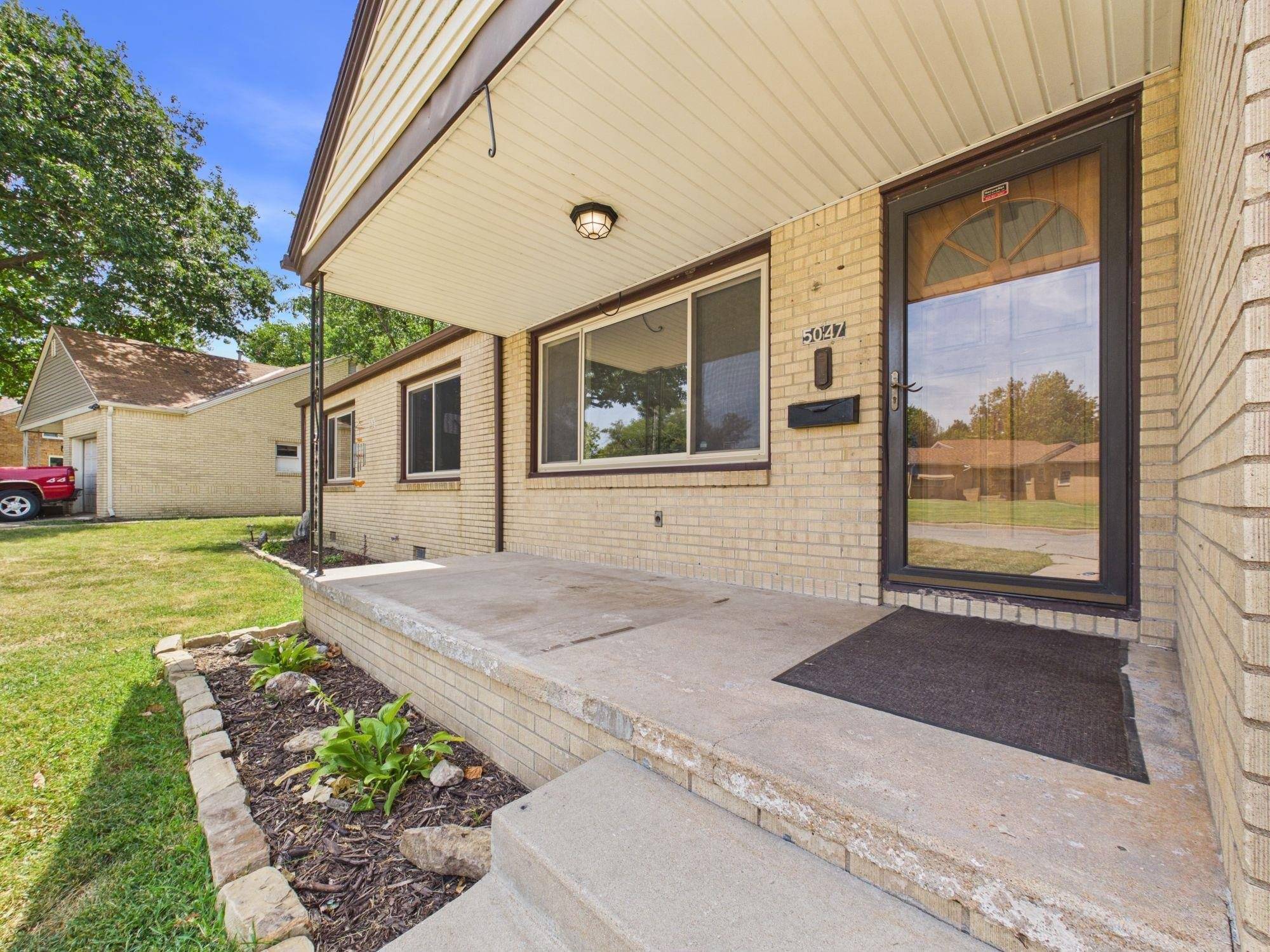 5047 E Morris St, Wichita, KS 67218