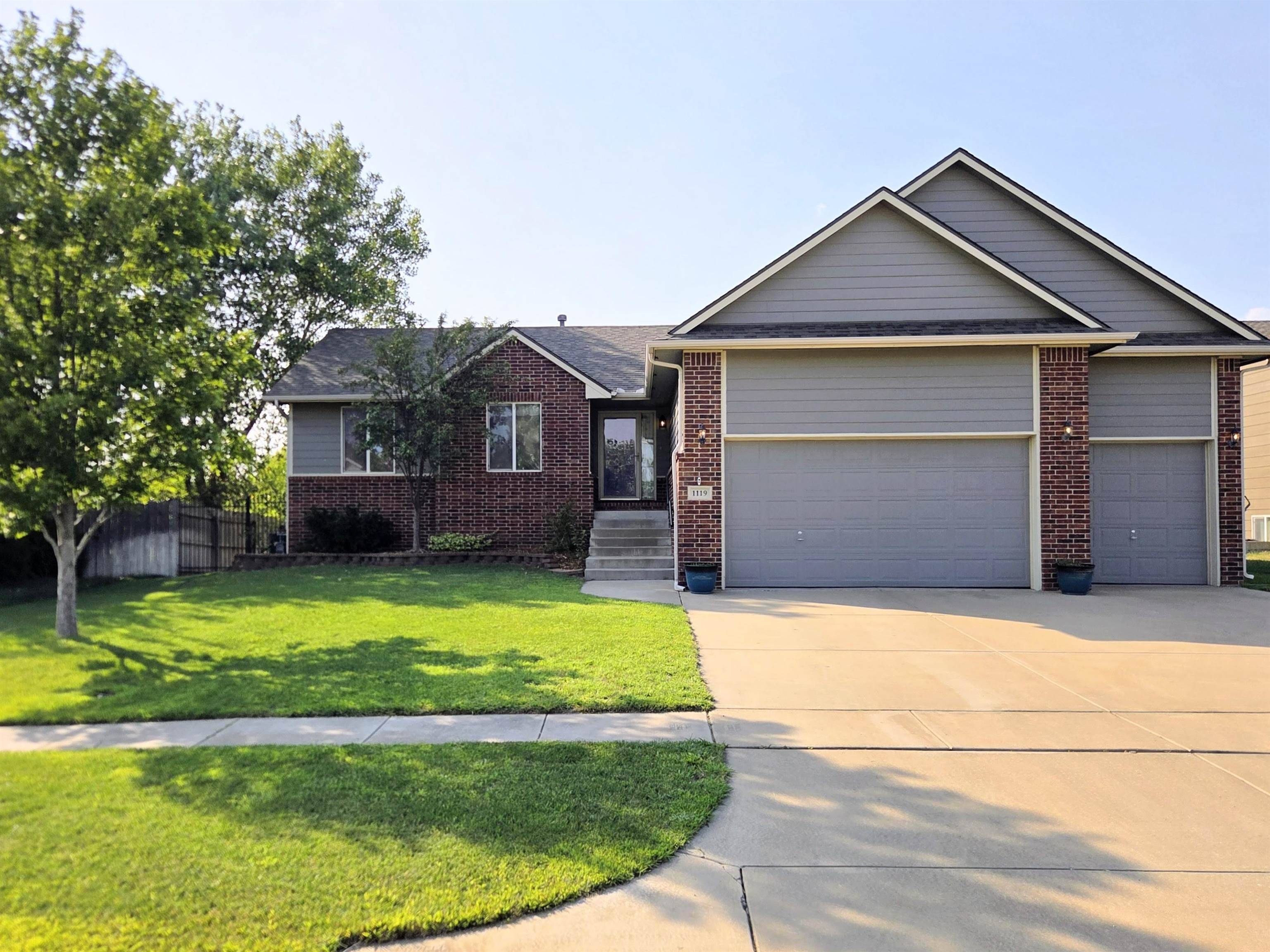 1119 E Lost Hills, Derby, KS 67037