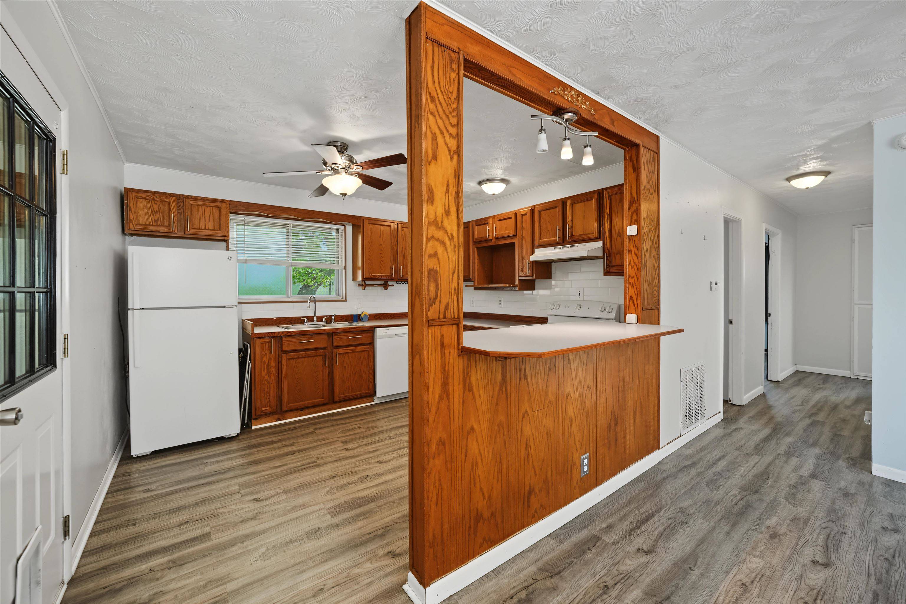 2021 Kenny Ave, Salina, KS 67401