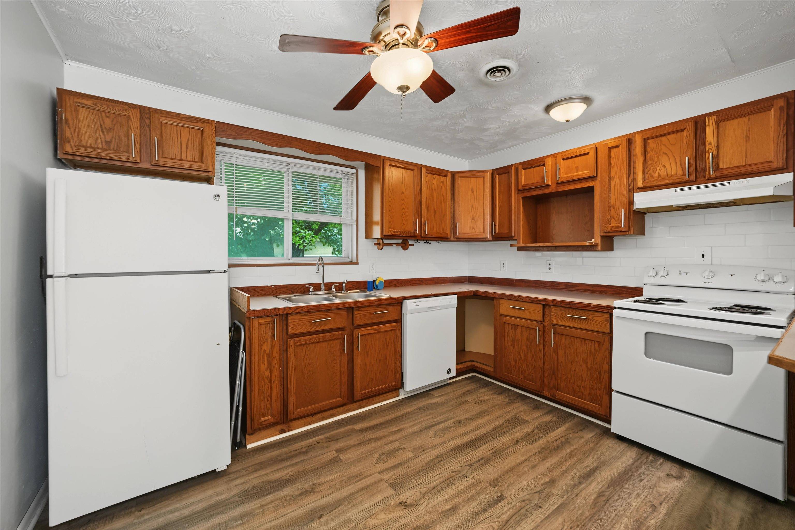 2021 Kenny Ave, Salina, KS 67401