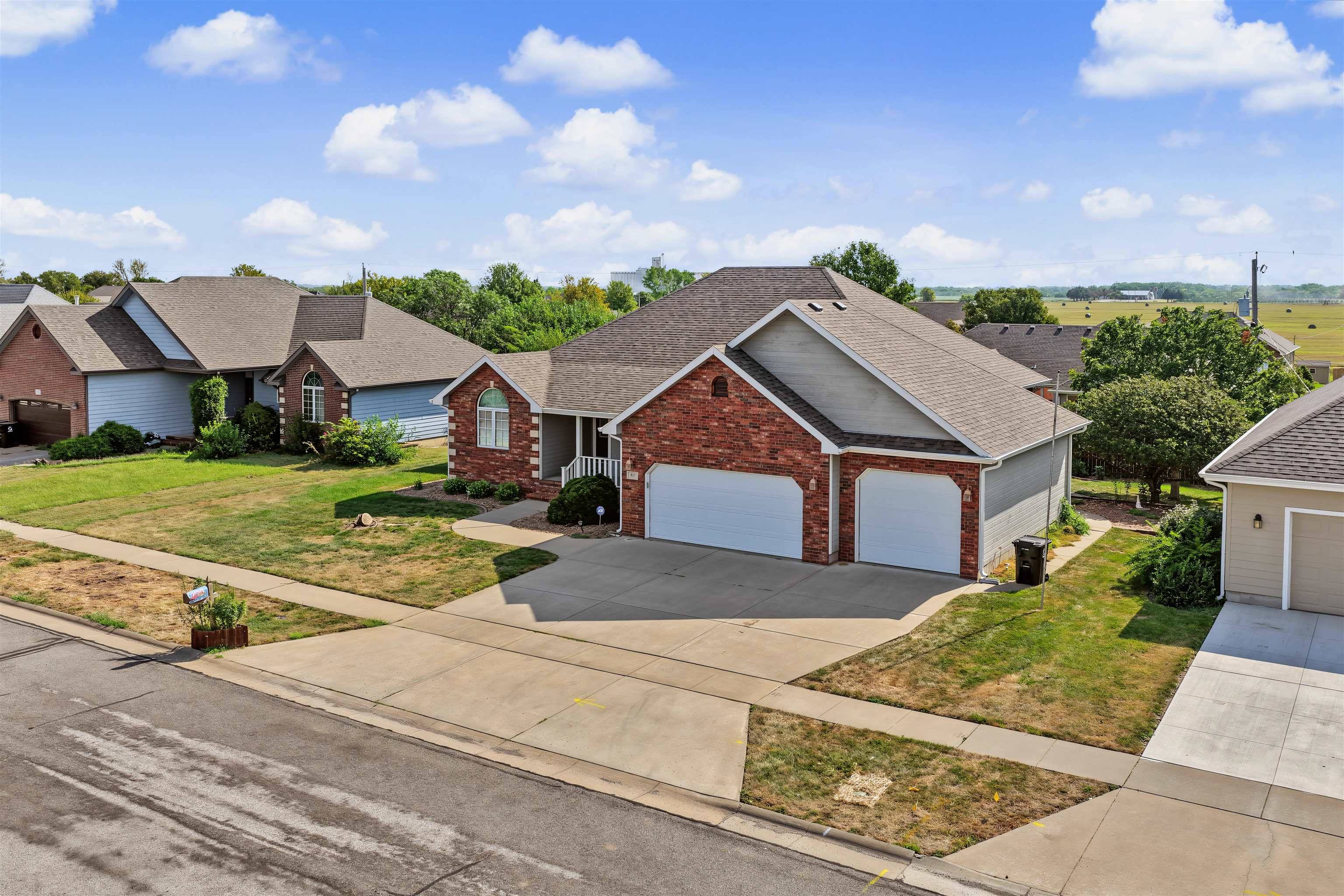 517 Pine Ridge Dr., Salina, KS 67401