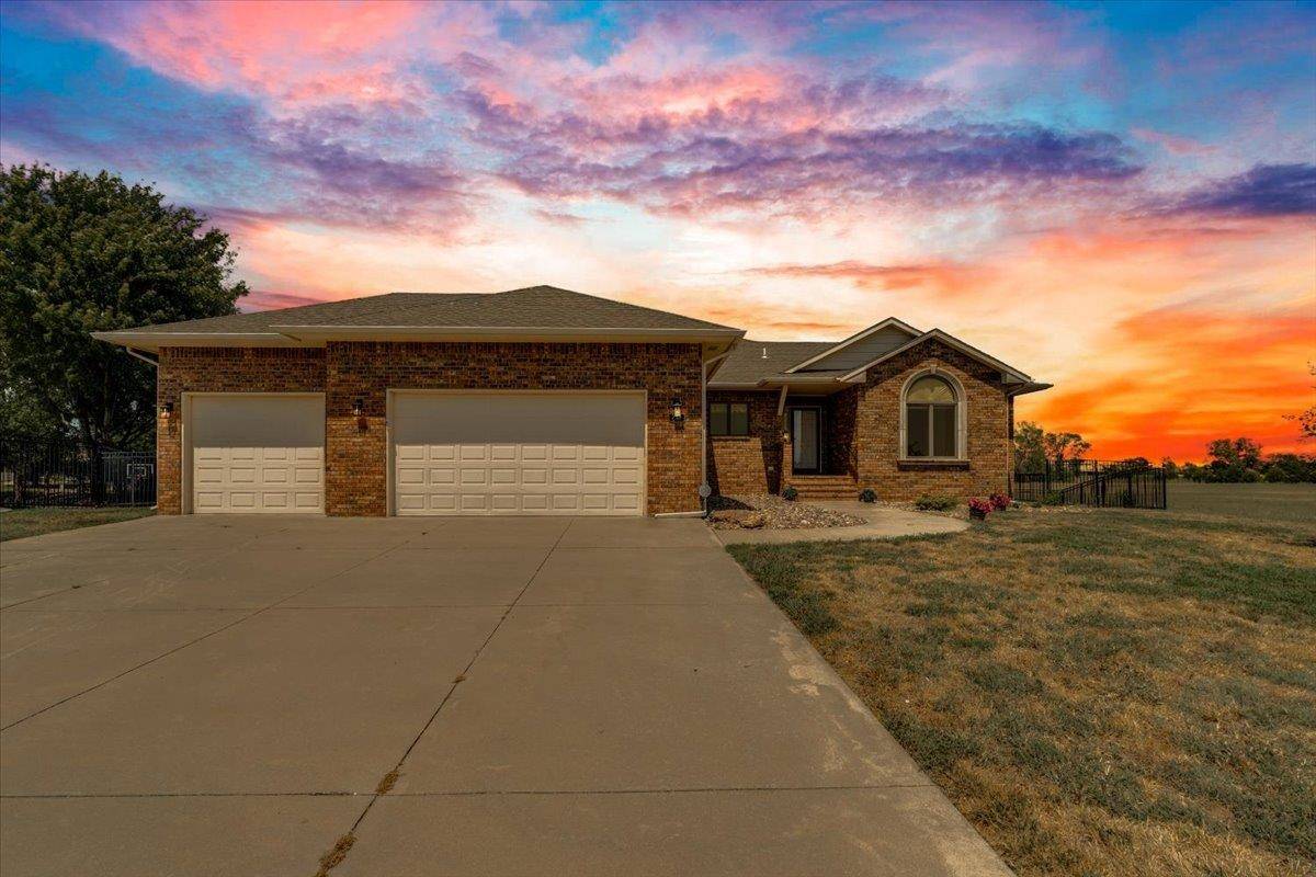 718 22nd, Newton, KS 67114
