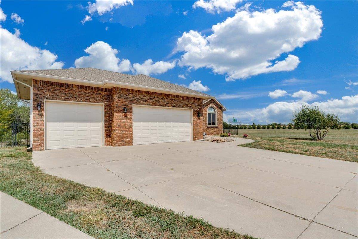 718 22nd, Newton, KS 67114