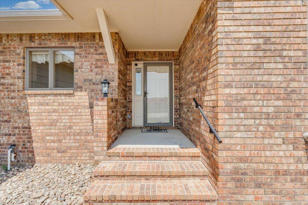718 22nd, Newton, KS 67114