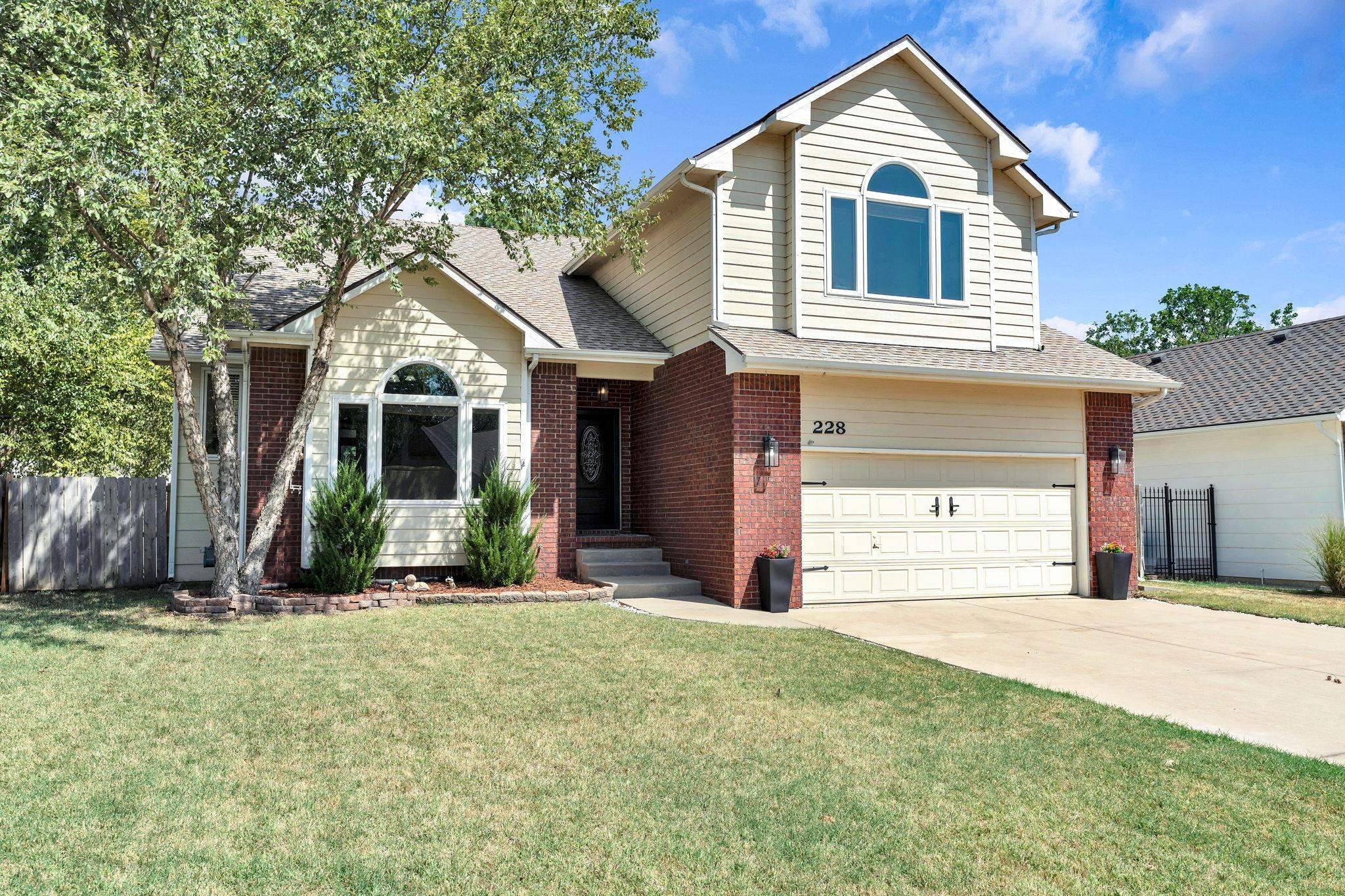 228 N Prescott Circle, Wichita, KS 67212