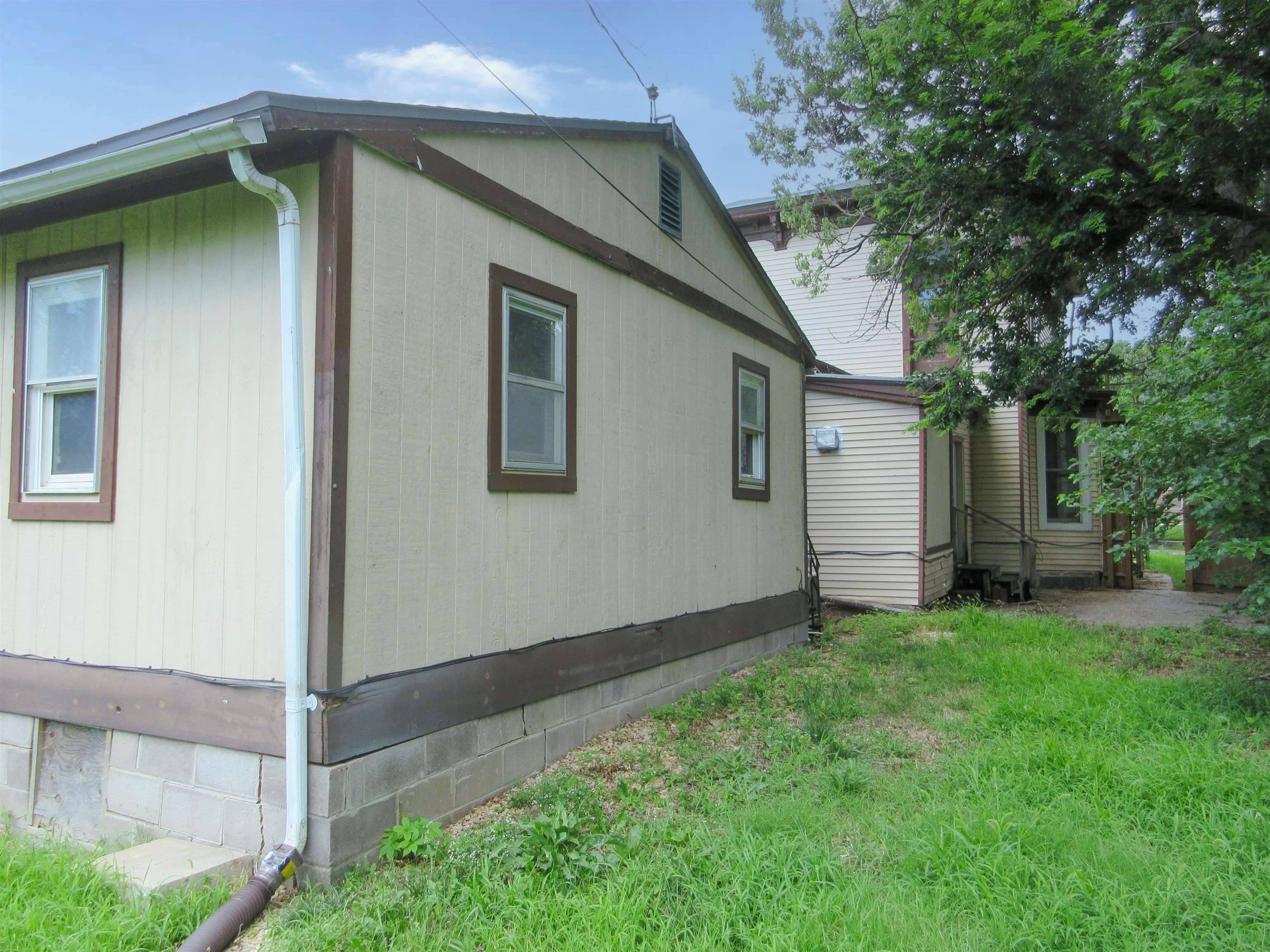 645 S 3rd Ave., Salina, KS 67401