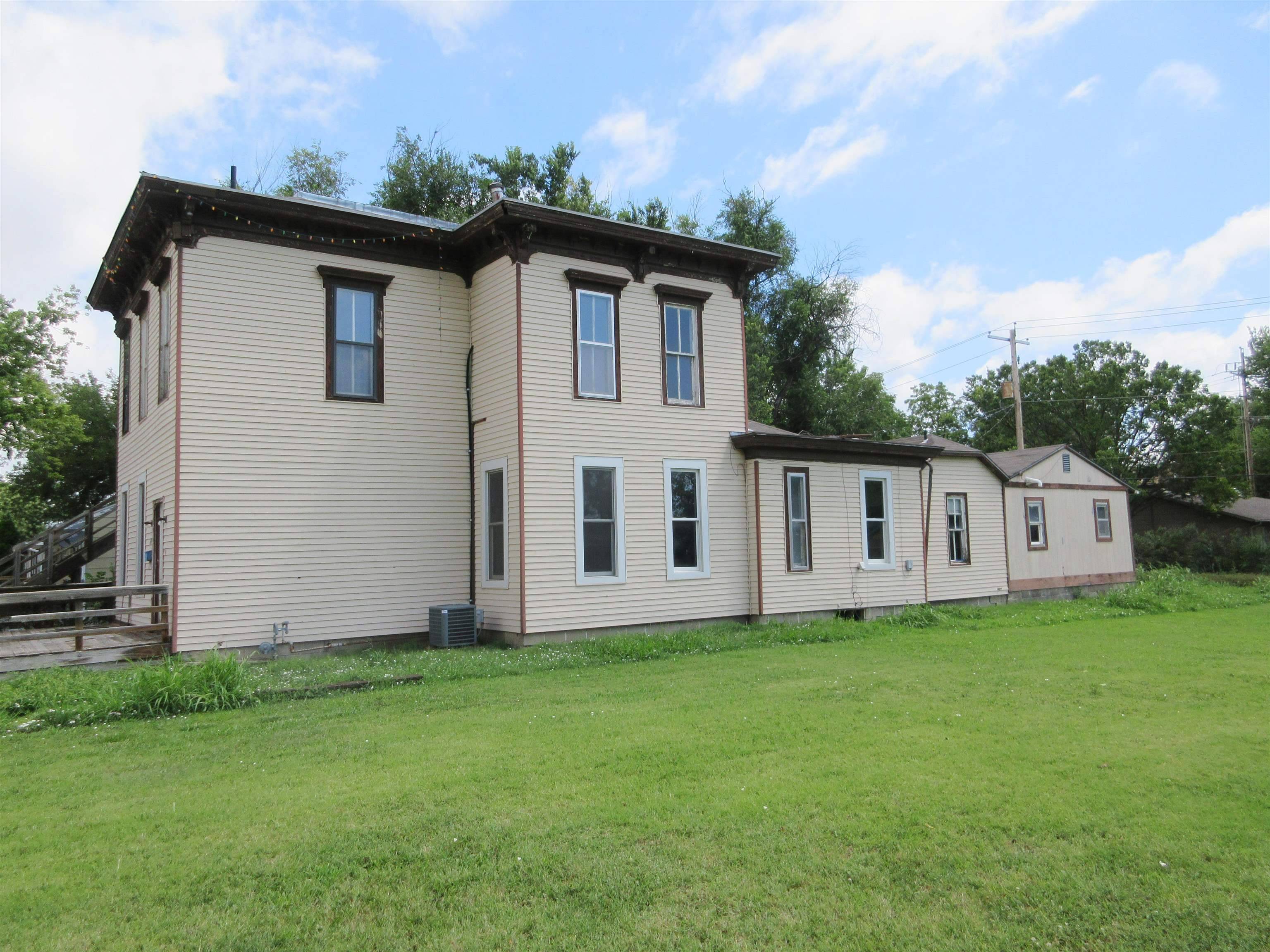 645 S 3rd Ave., Salina, KS 67401