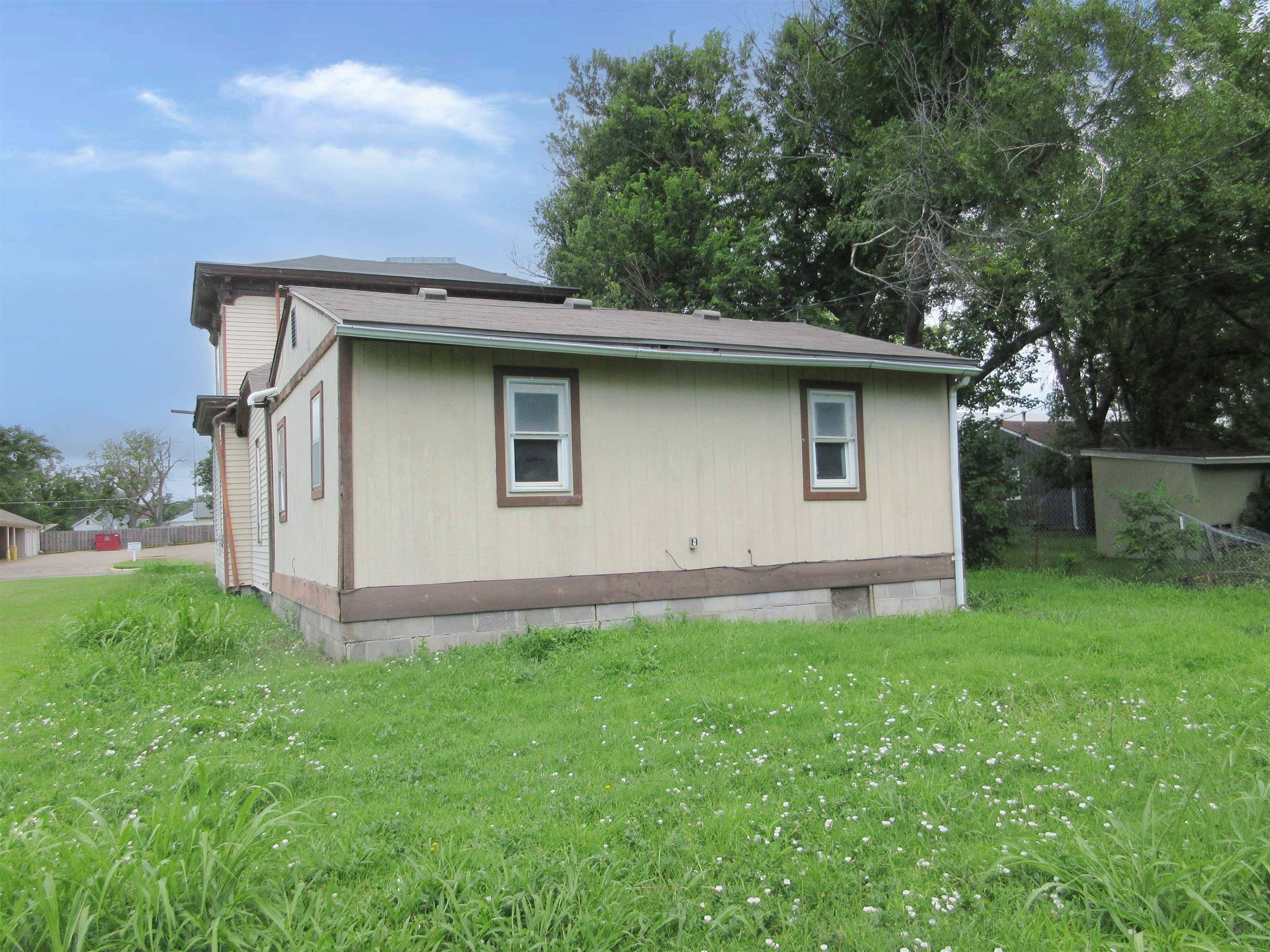 645 S 3rd Ave., Salina, KS 67401